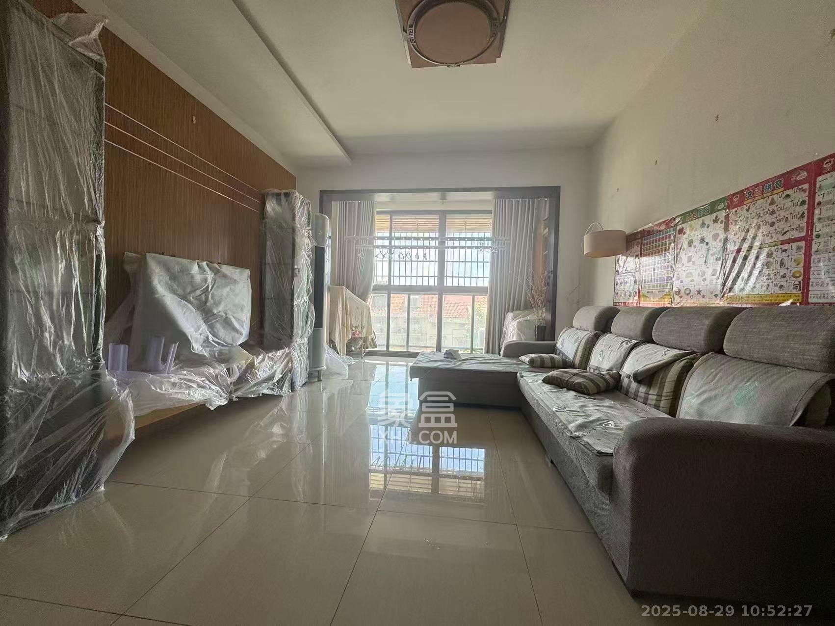 城南故事家园  3室1厅1卫    2100.0元/月 城南故事家园  3室1厅1卫    2100.0元/月