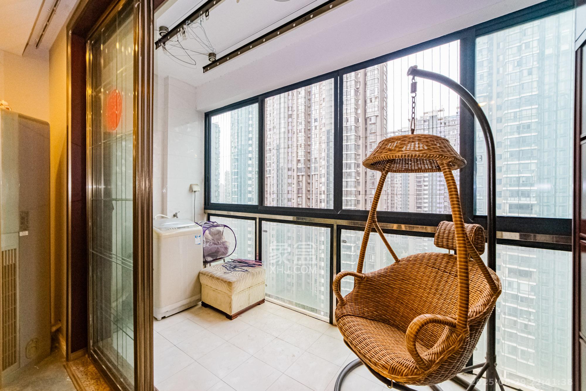 湘江世纪城鸿江苑 4室2厅2卫 150.0万 湘江世纪城鸿江苑 4室2厅2卫 150.0万阳台