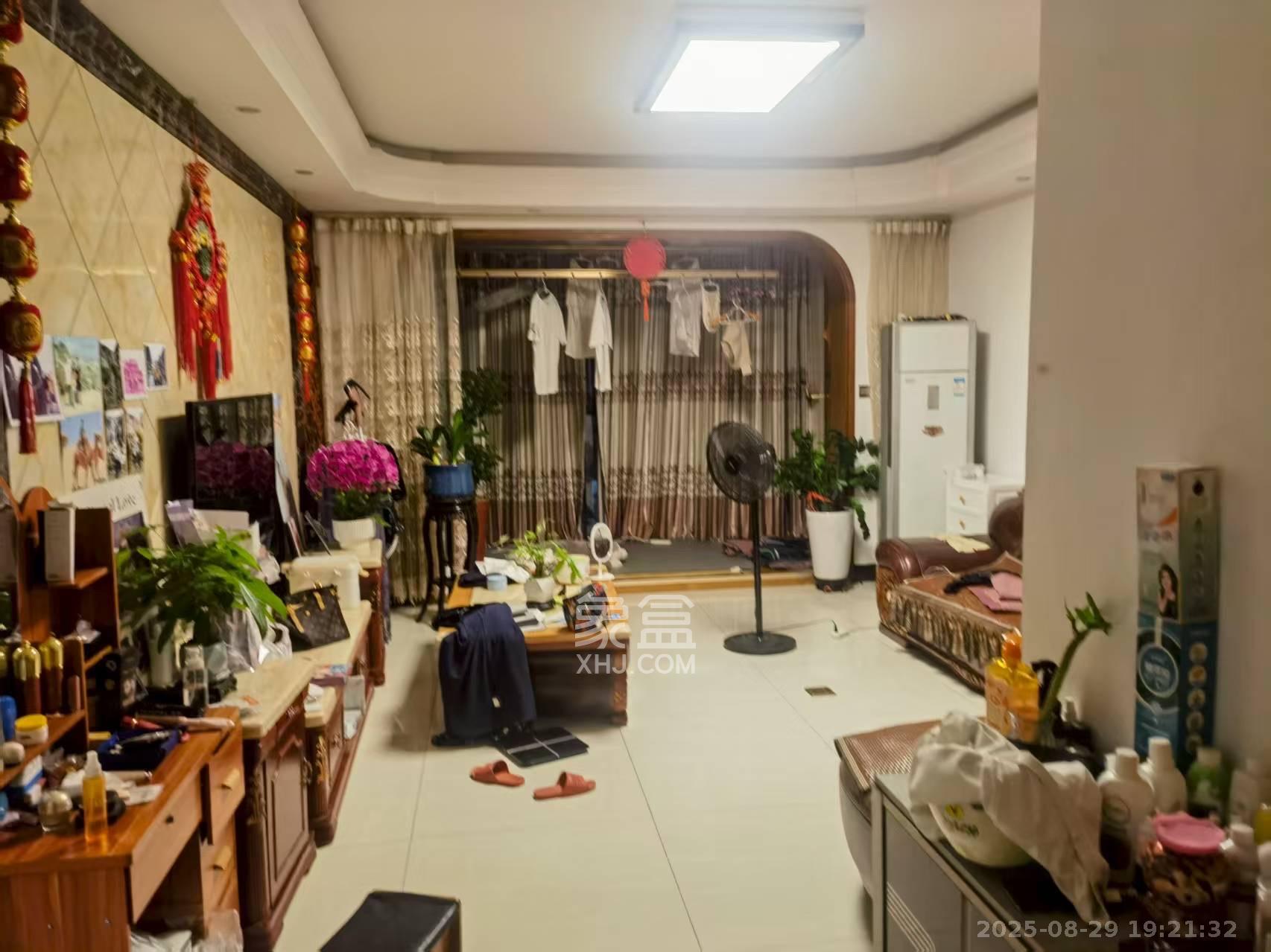 泊爱蓝湾 3室2厅2卫 4000.0元/月 泊爱蓝湾 3室2厅2卫 4000.0元/月室内图