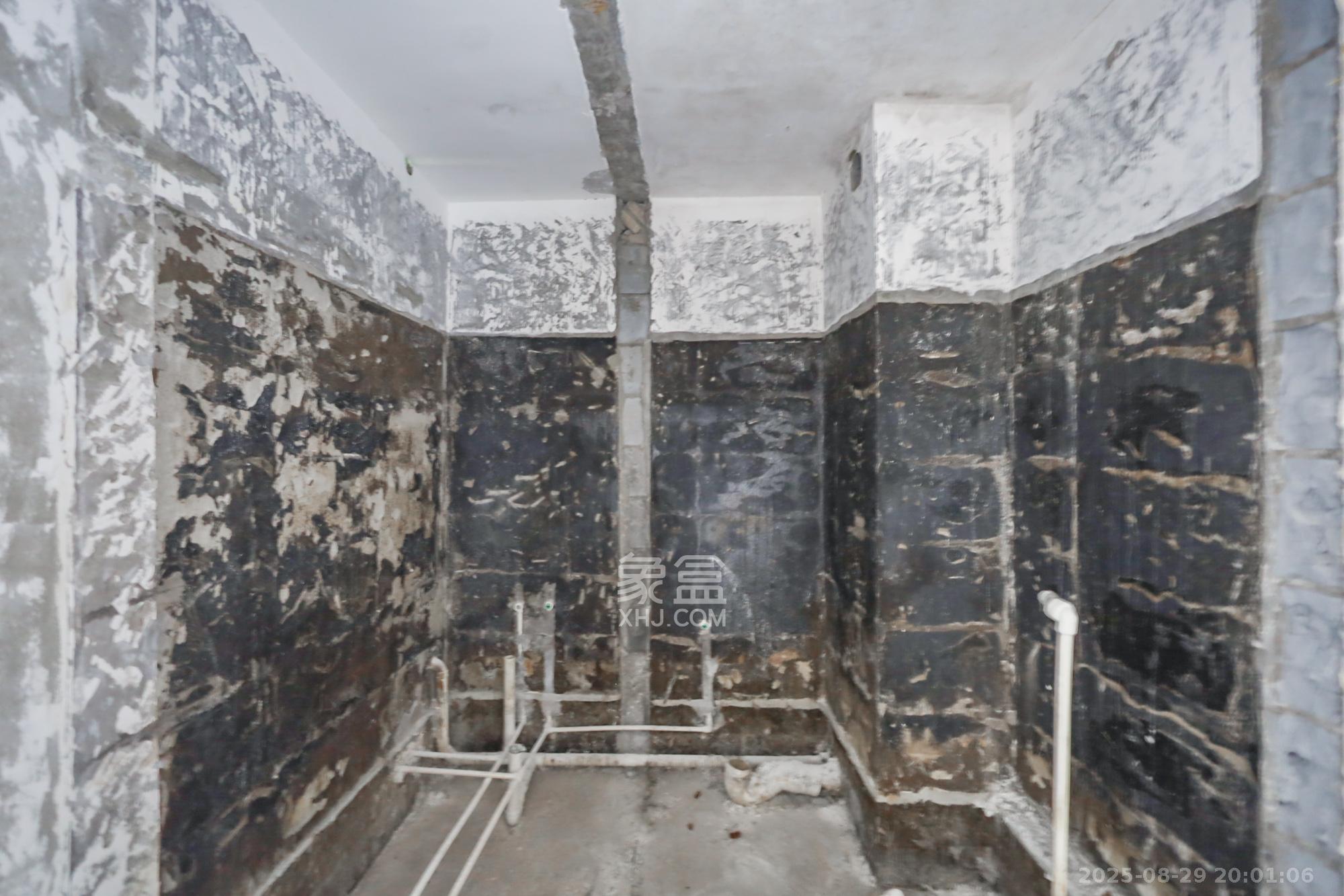 世茂铂翠湾二期 4室2厅2卫 200.0万 世茂铂翠湾二期 4室2厅2卫 200.0万卫生间