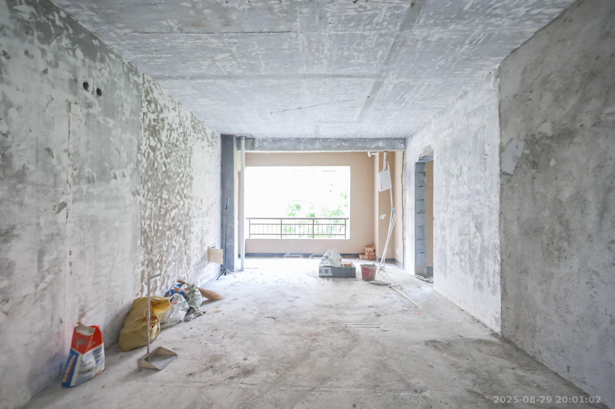 世茂铂翠湾二期 4室2厅2卫 200.0万 世茂铂翠湾二期 4室2厅2卫 200.0万客厅