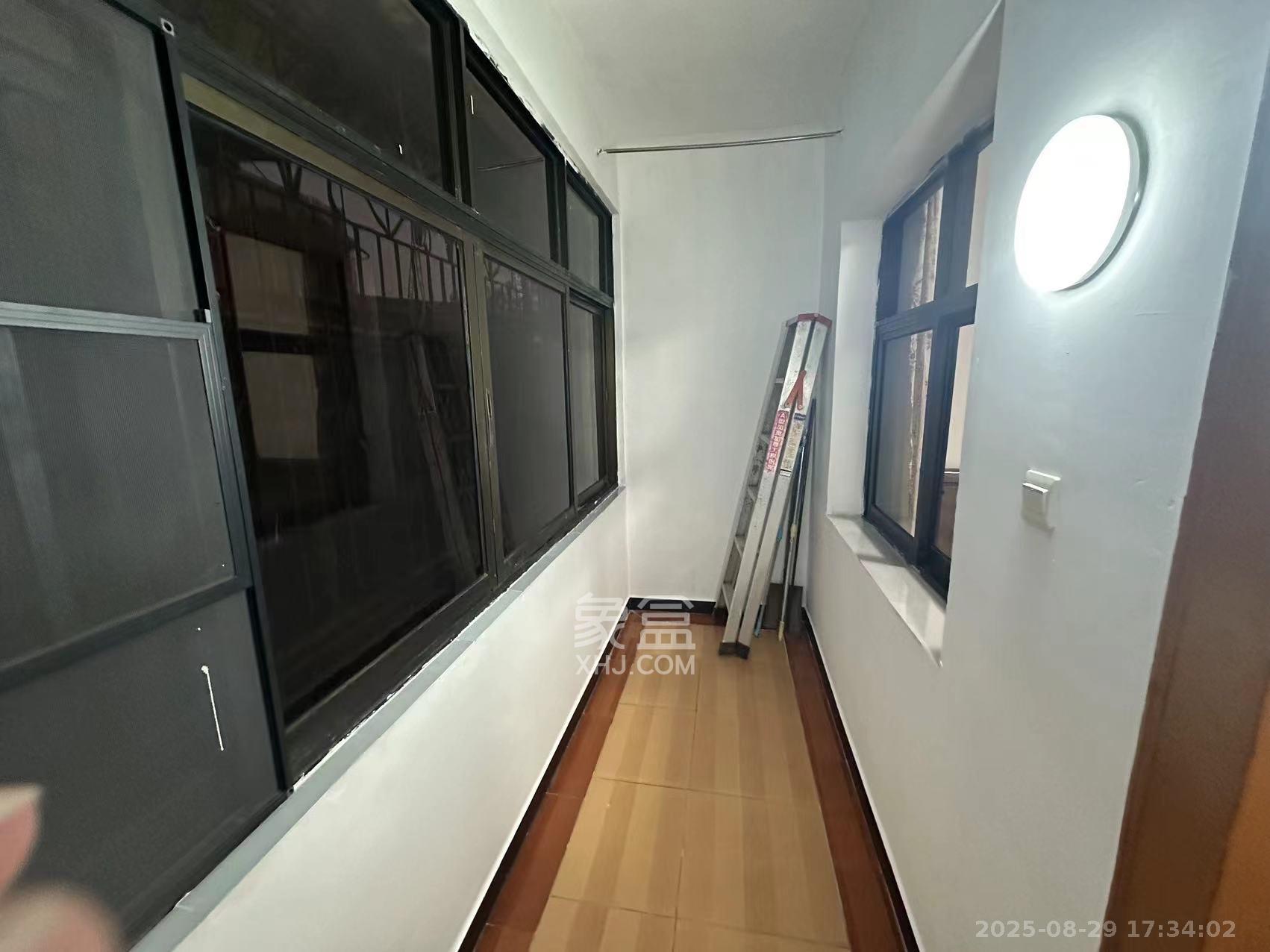 汽车西站商贸城（河西望城坡）  3室2厅1卫    1700.0元/月室内图