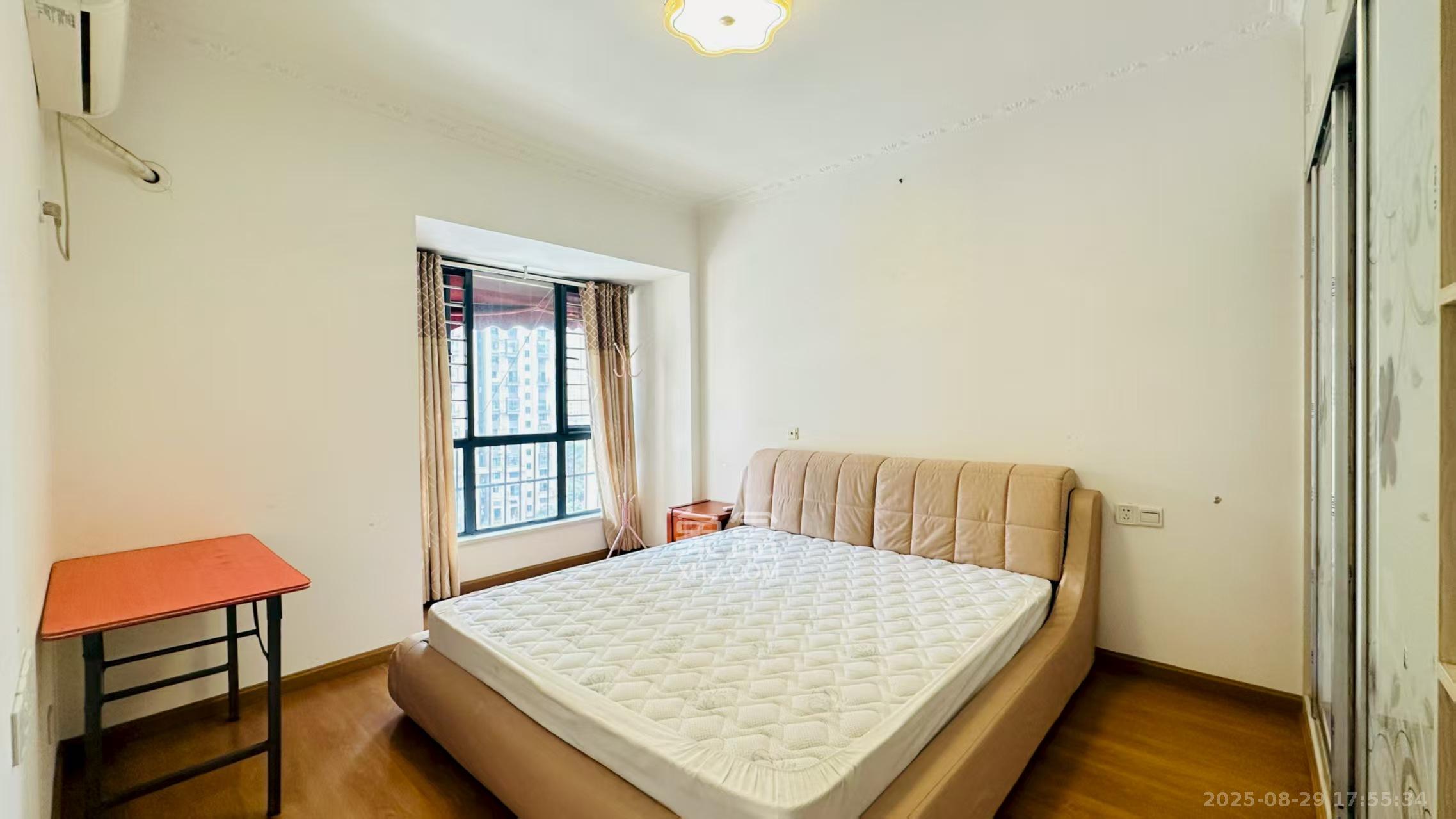 勤诚达新界  4室2厅1卫    2100.0元/月室内图