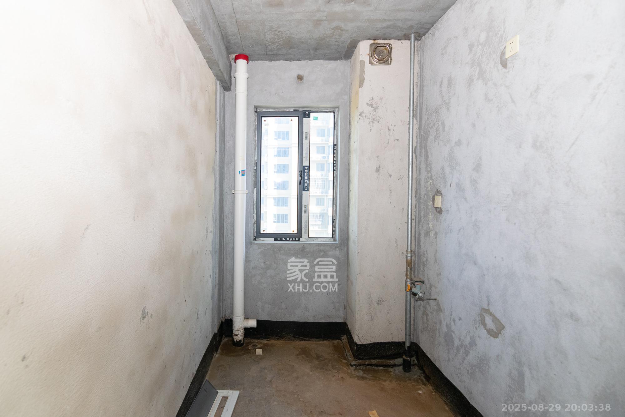 澳海月亮湾  3室2厅2卫    70.0万厨房