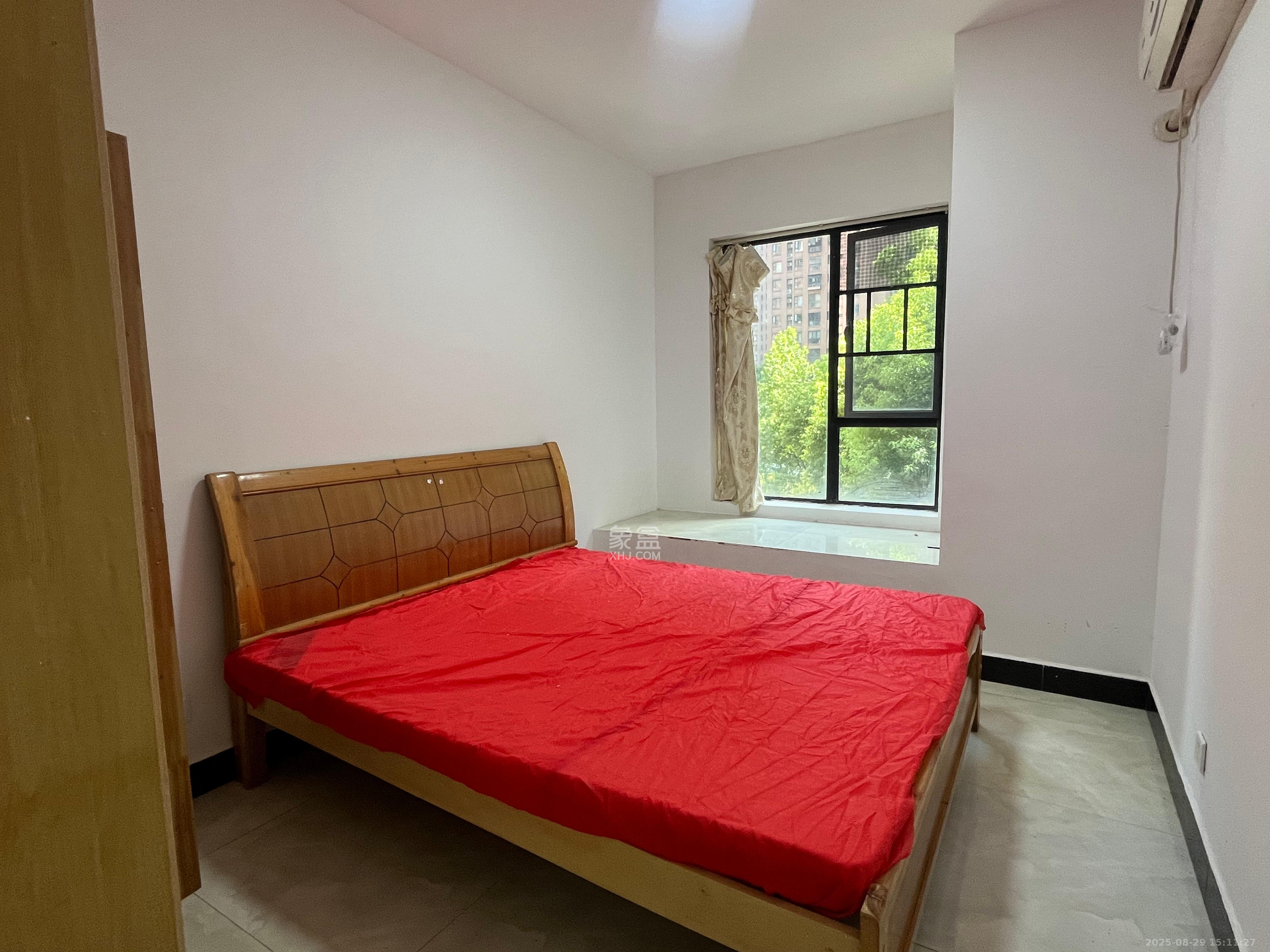 三一街区  3室2厅2卫    2000.0元/月室内图