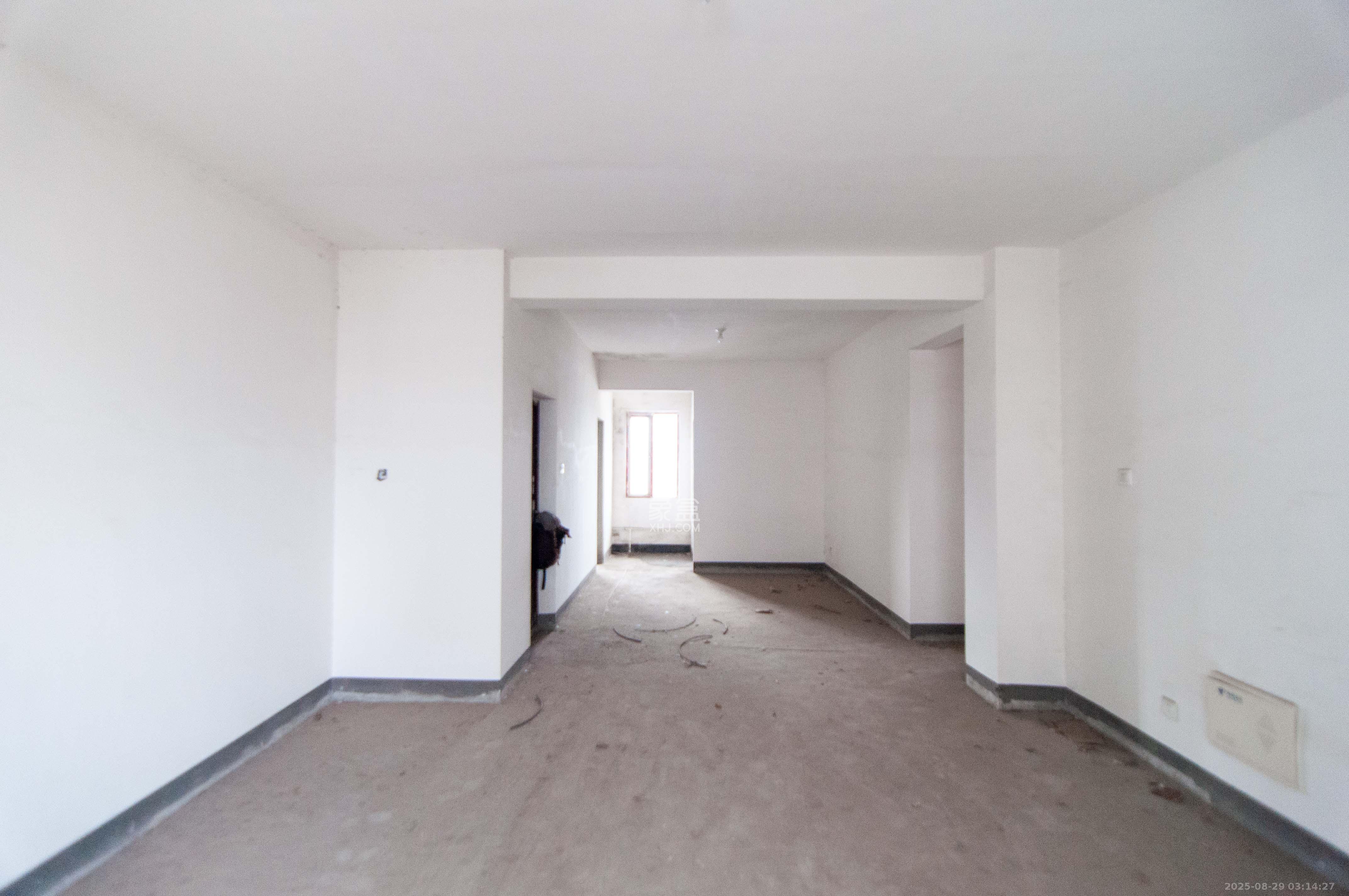 麓阳和景雅苑  4室2厅2卫    108.0万客厅