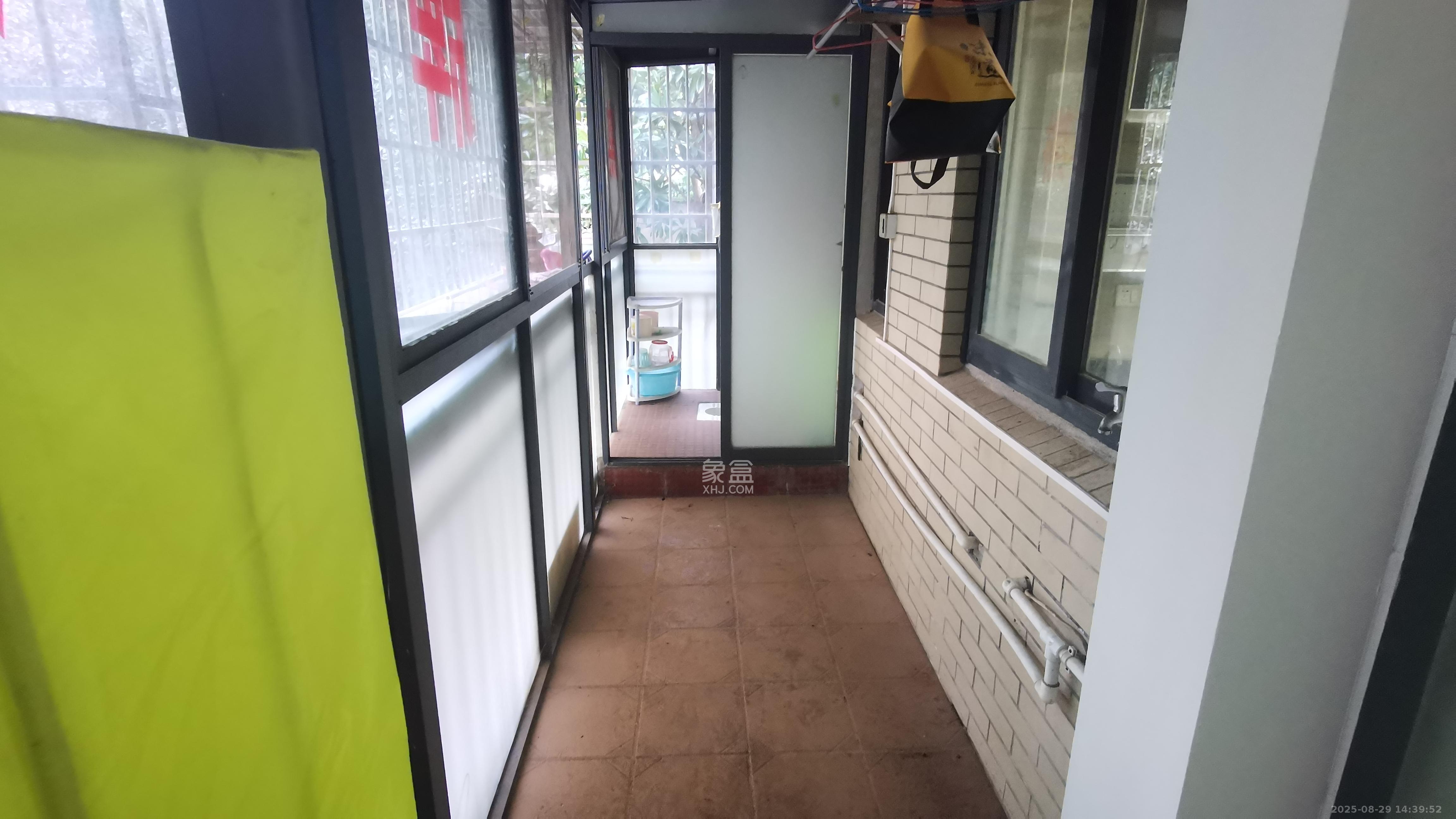 清政园(青政家园) 1室2厅2卫 2300.0元/月 清政园(青政家园) 1室2厅2卫 2300.0元/月室内图