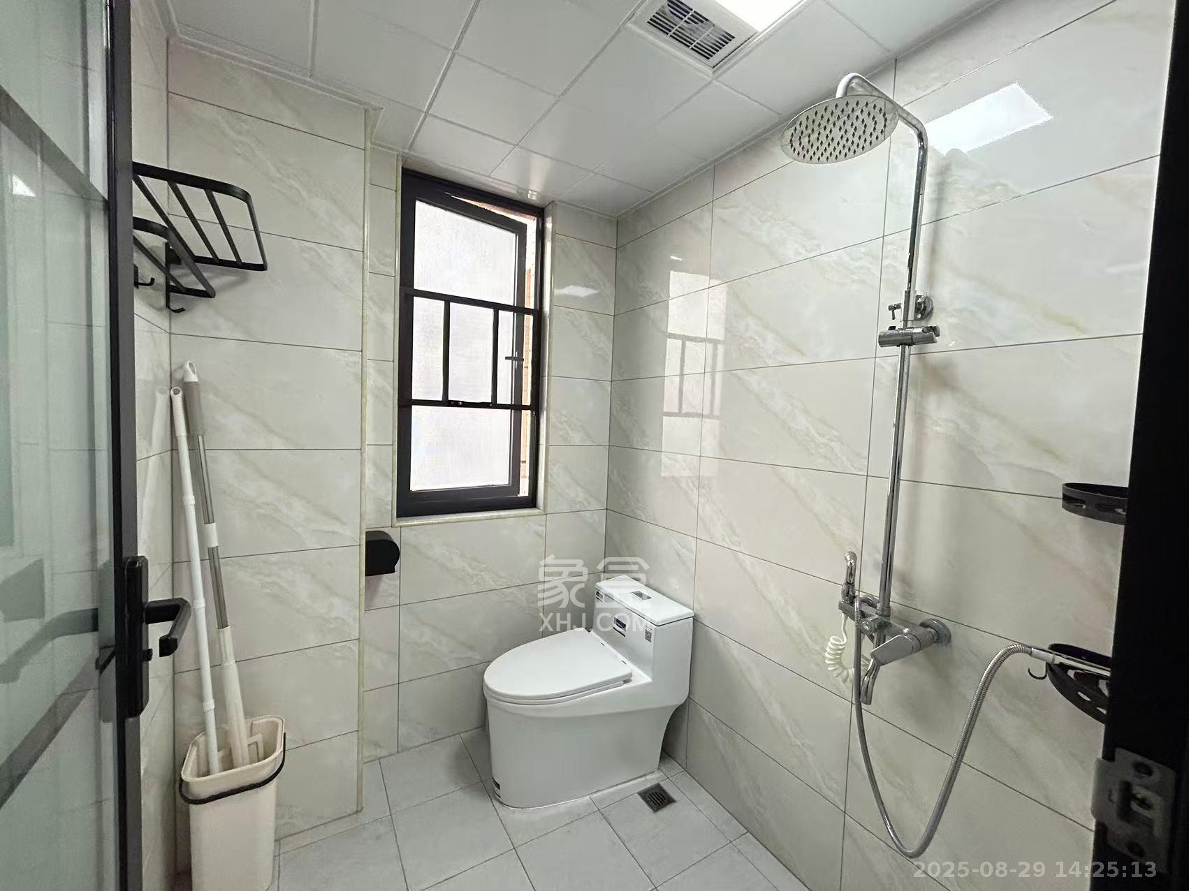 保利西海岸B区  2室1厅1卫    3500.0元/月 保利西海岸B区  2室1厅1卫    3500.0元/月室内图