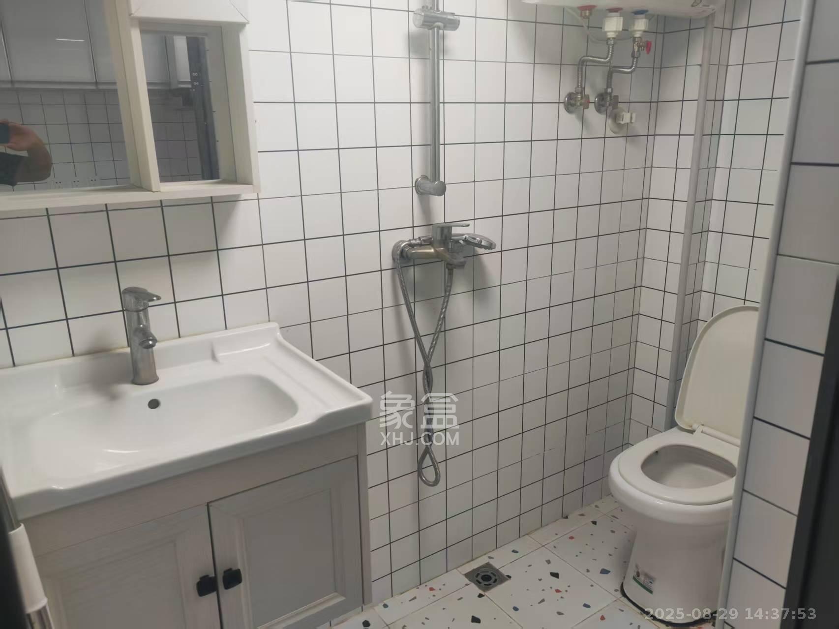 新长海D1站  1室1厅1卫    1500.0元/月室内图