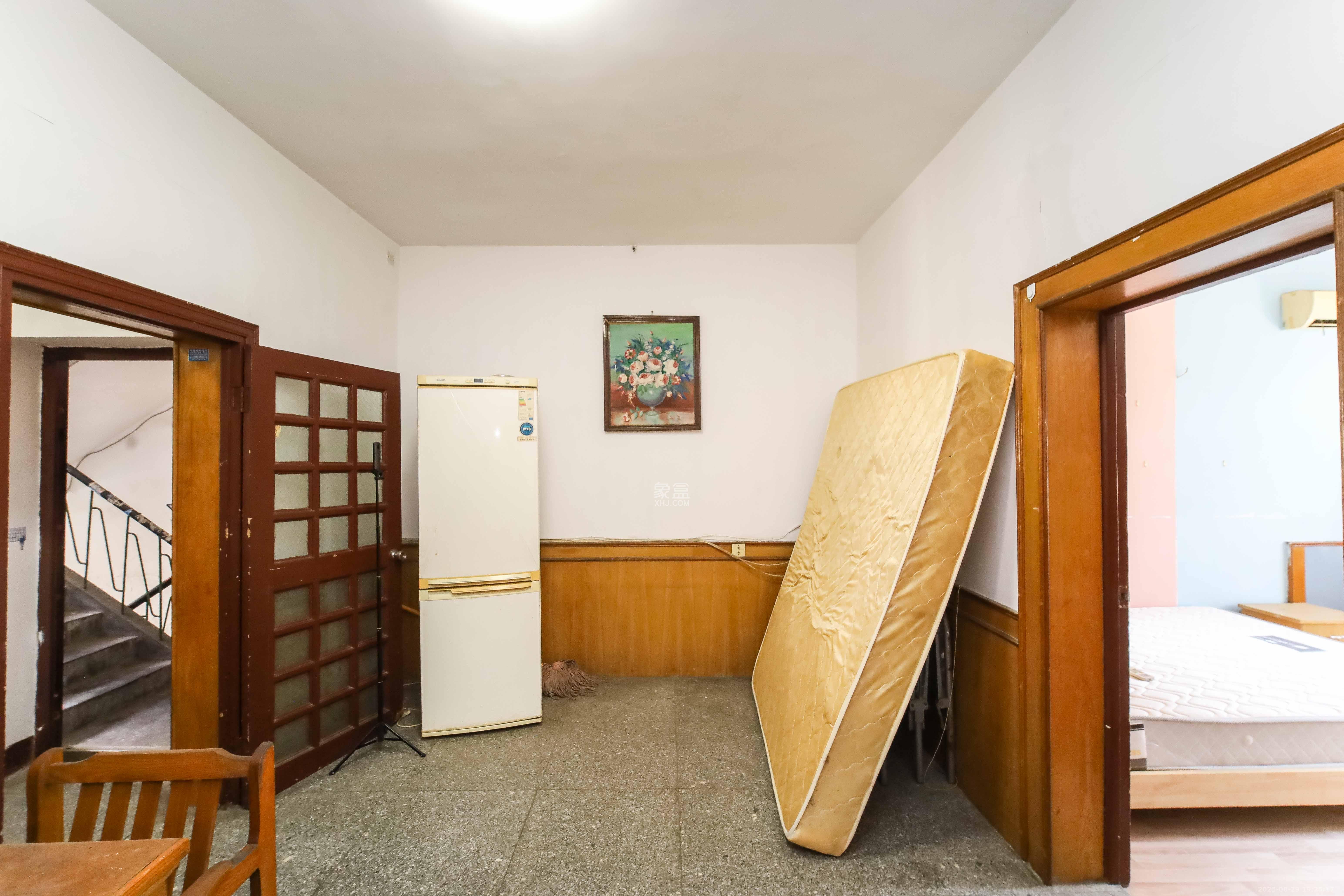 省进出口公司宿舍 3室2厅1卫 37.5万 省进出口公司宿舍 3室2厅1卫 37.5万客厅