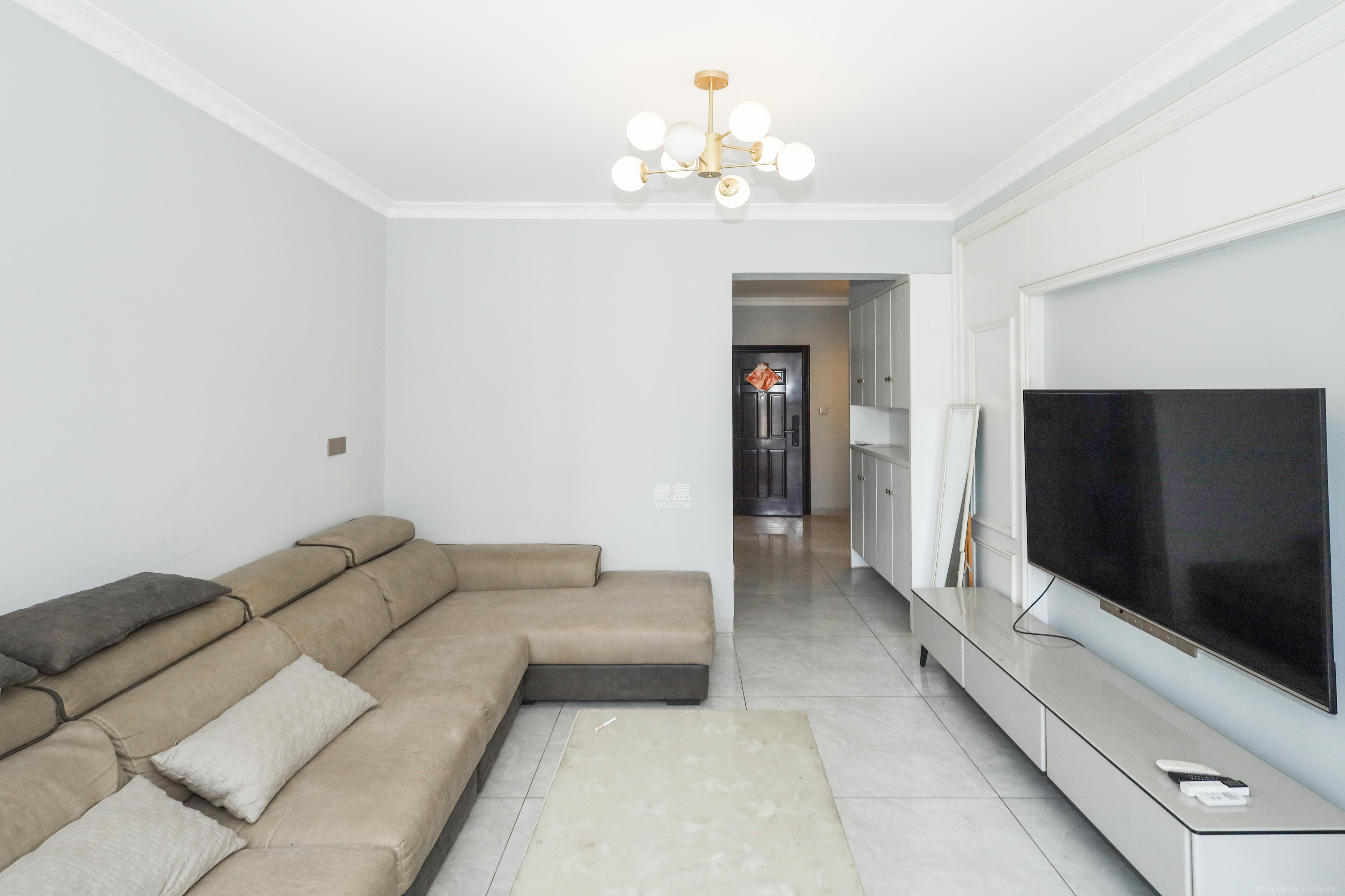 梅溪鑫苑名家  3室2厅1卫    95.0万客厅