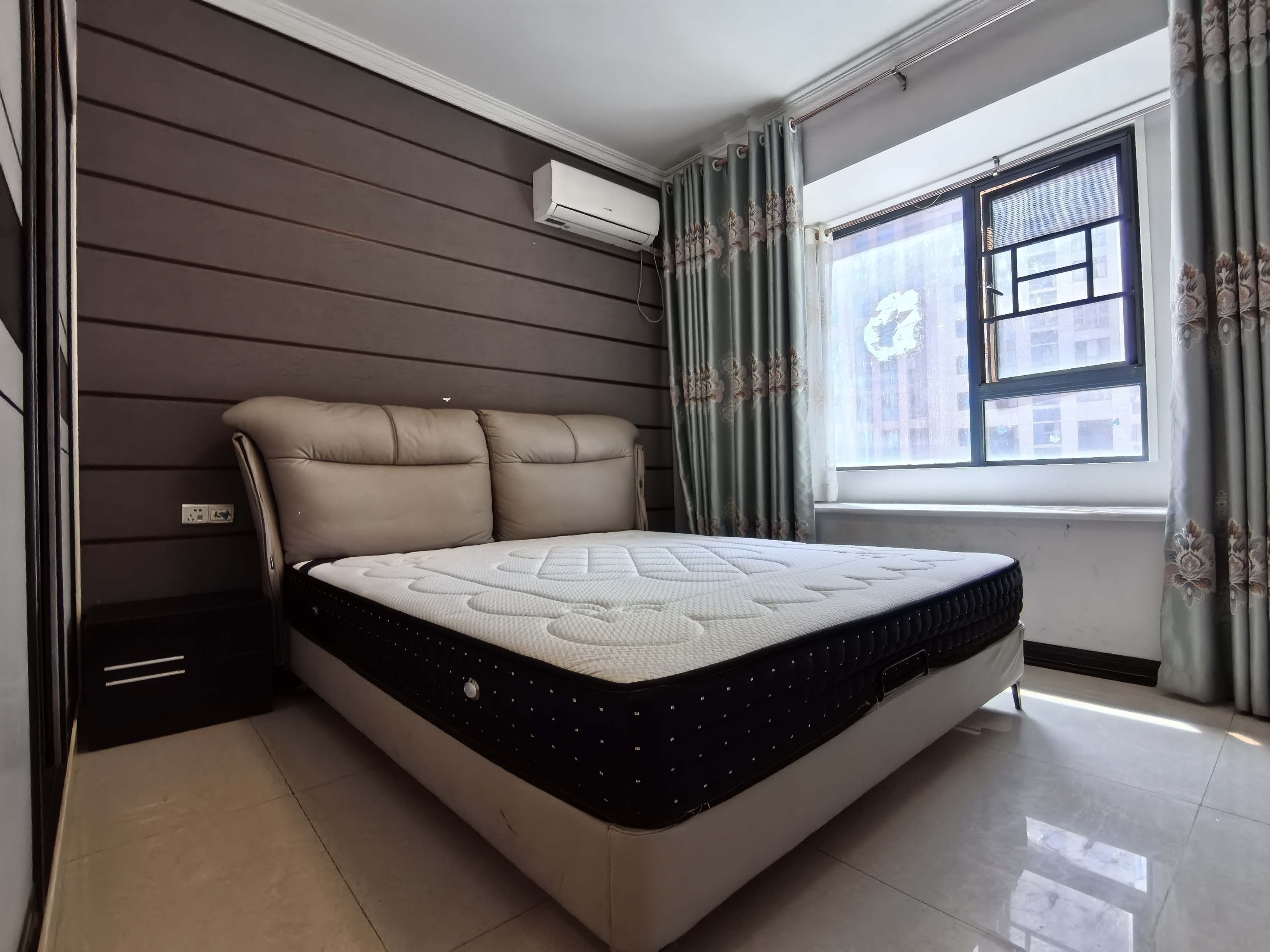 百弘学府城  3室2厅2卫    1800.0元/月室内图