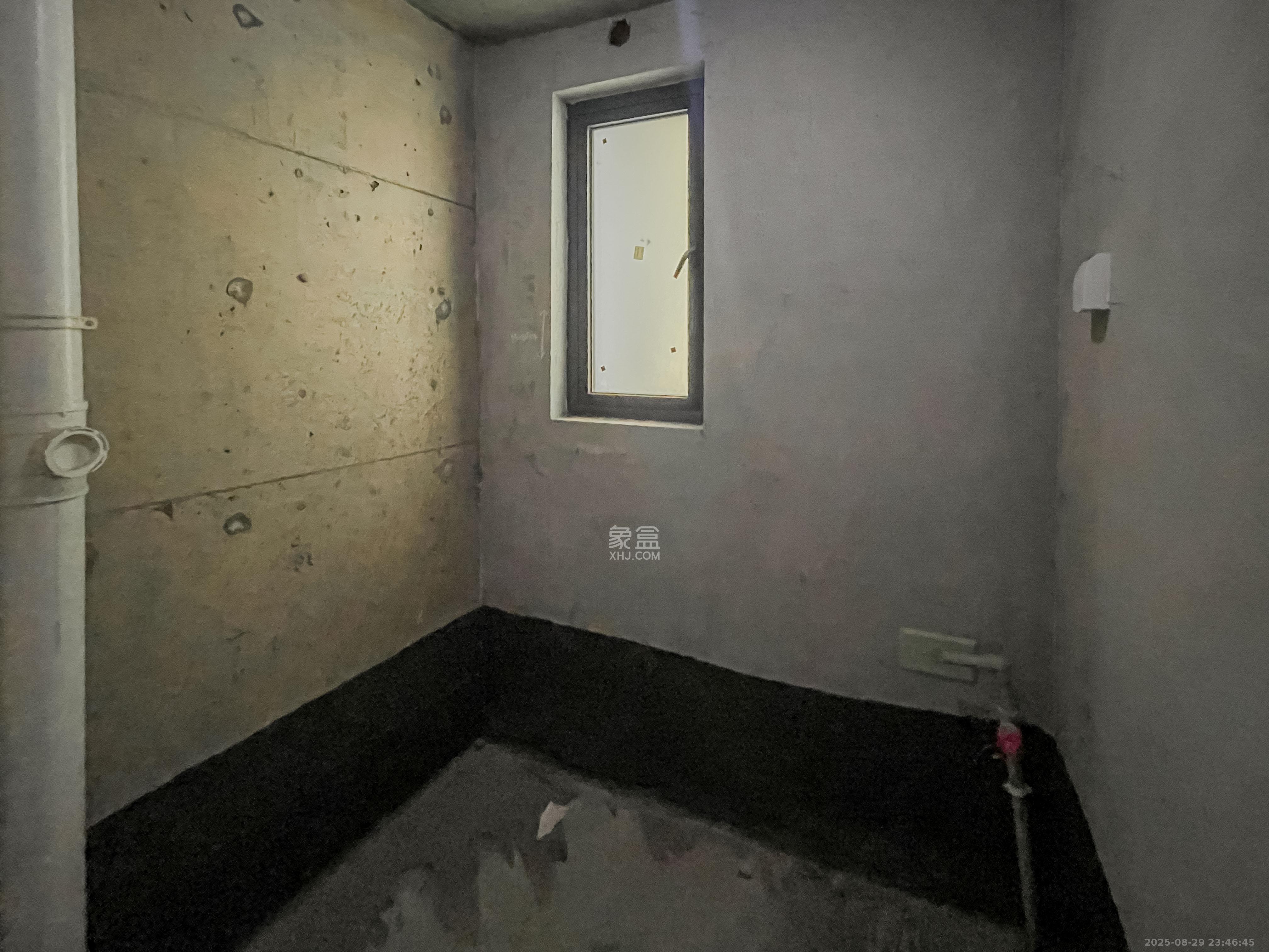 华远空港国际城  3室2厅1卫    46.2万卫生间