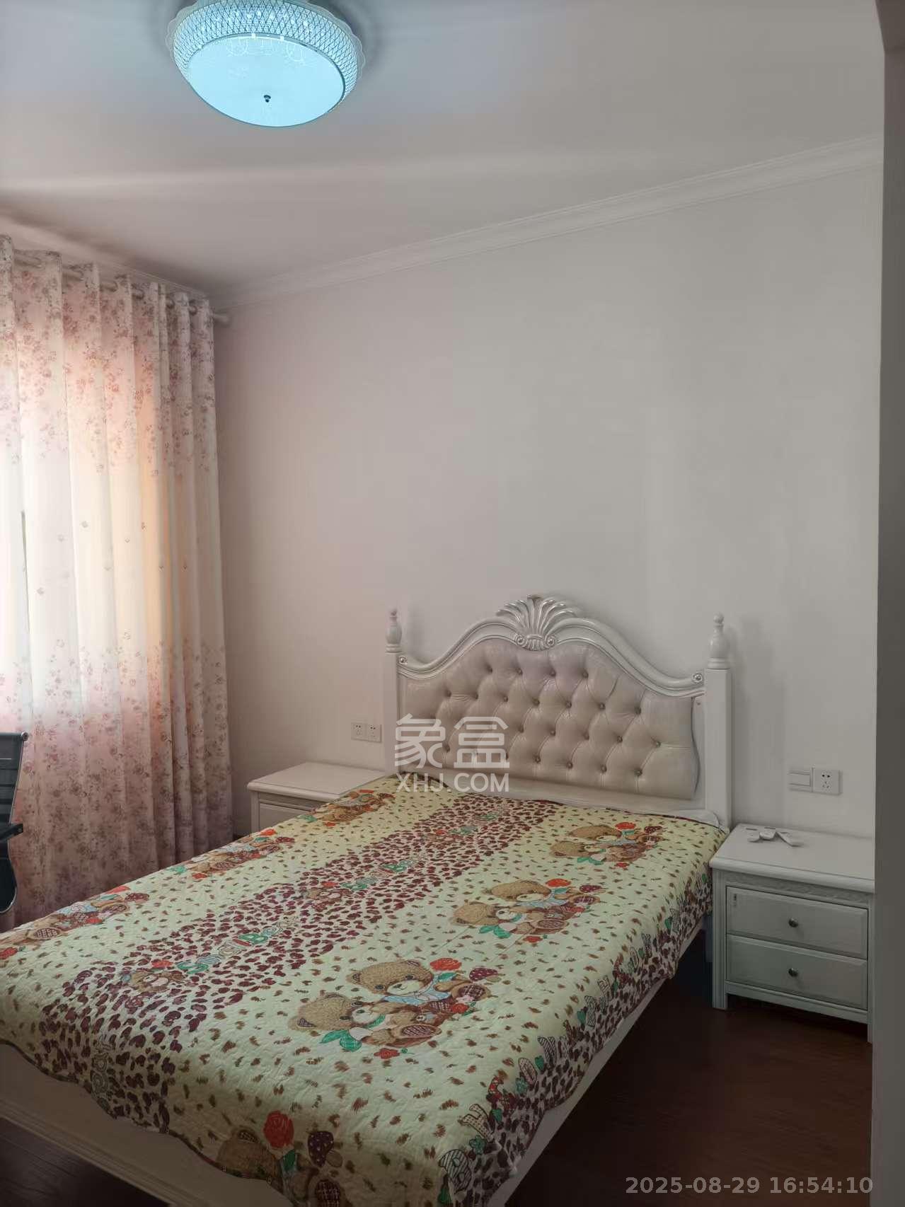 湘诚德峰小区B区  3室1厅1卫    2500.0元/月室内图