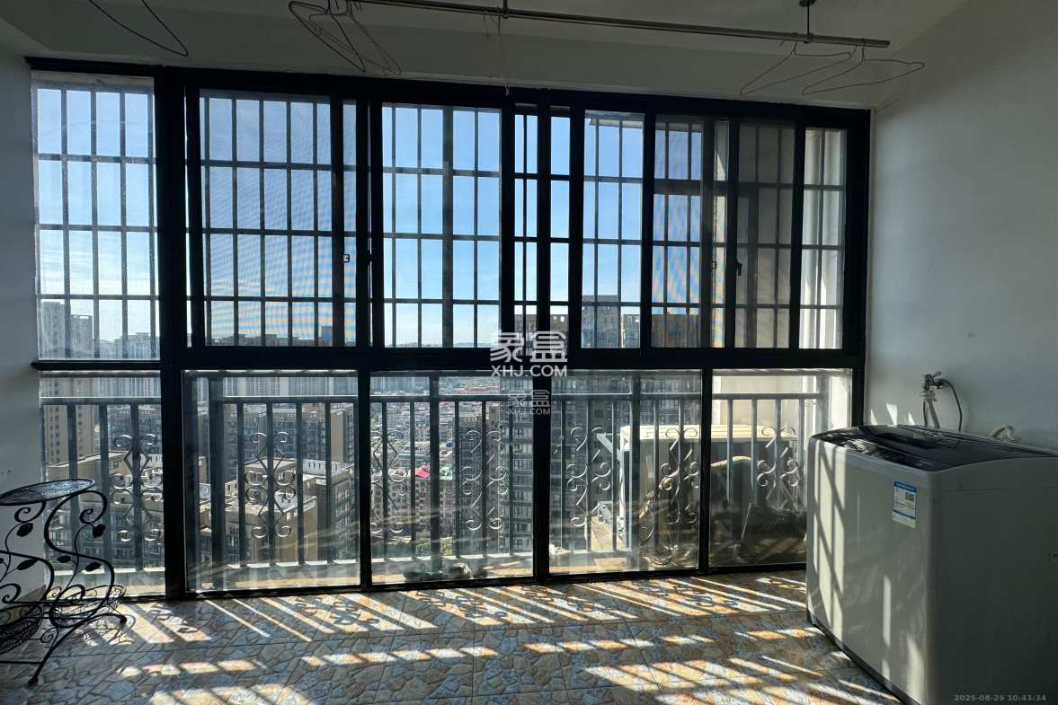 金鼎公园尚  3室2厅1卫    1650.0元/月 金鼎公园尚  3室2厅1卫    1650.0元/月室内图