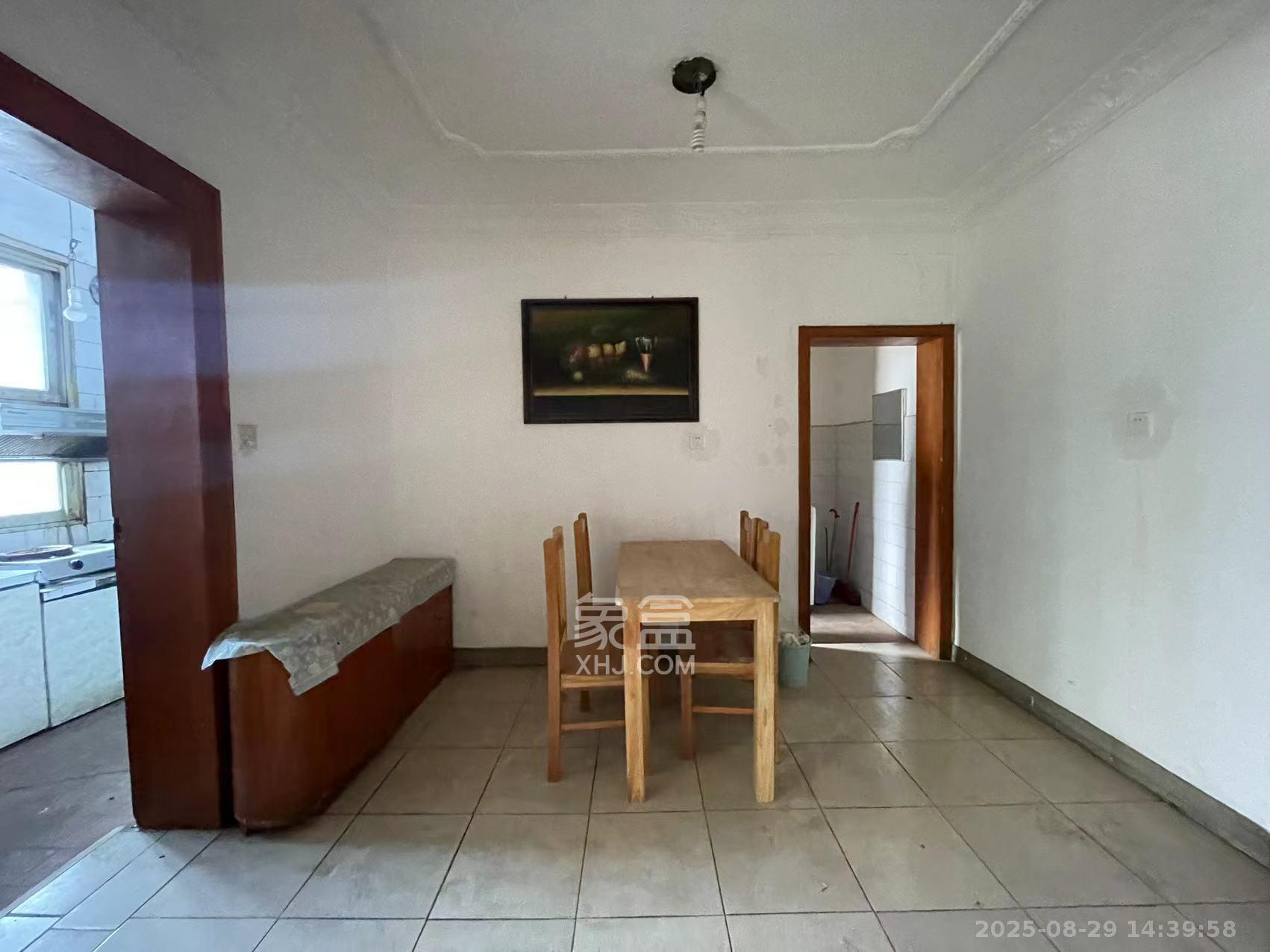 荷花园市直教师村(长沙市教育局直属教师二村)  3室1厅1卫    1850.0元/月 荷花园市直教师村(长沙市教育局直属教师二村)  3室1厅1卫    1850.0元/月室内图