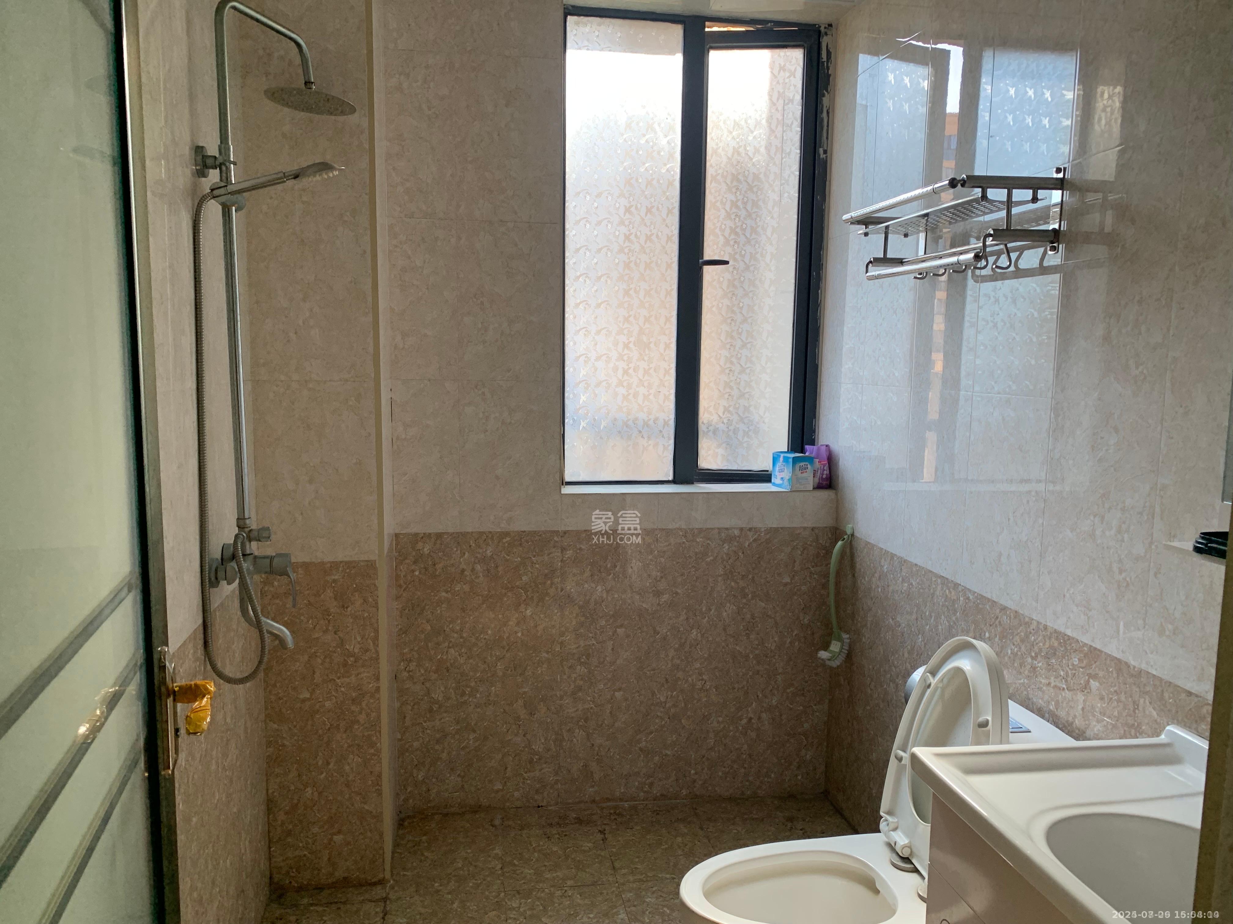 泰山公馆 3室2厅1卫 2100.0元/月 泰山公馆 3室2厅1卫 2100.0元/月室内图