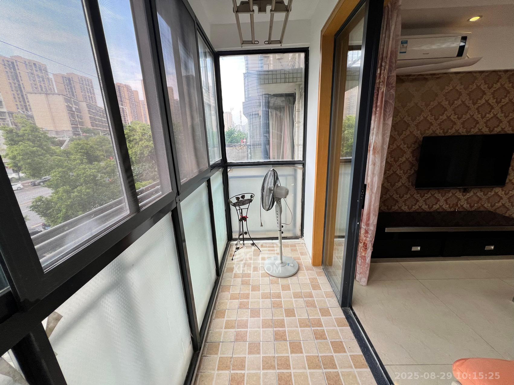 钱隆学府一、二期  2室2厅1卫    1800.0元/月 钱隆学府一、二期  2室2厅1卫    1800.0元/月室内图