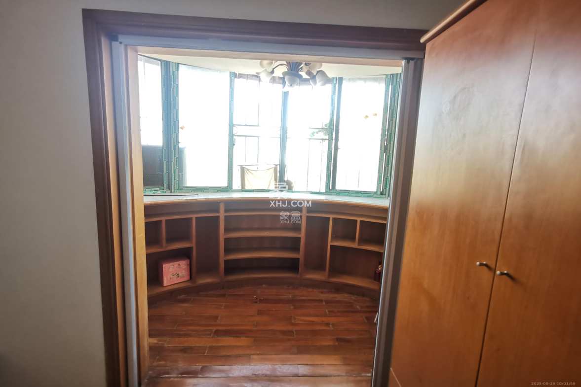 城市花园  5室1厅3卫    4000.0元/月 城市花园  5室1厅3卫    4000.0元/月室内图