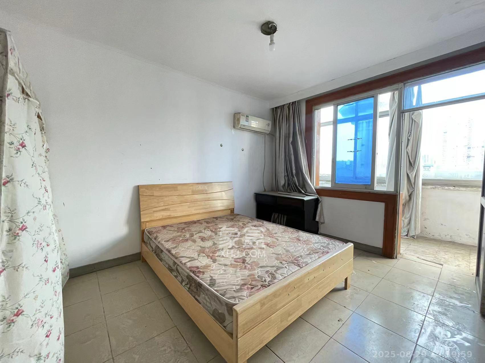 荷花园市直教师村(长沙市教育局直属教师二村)  3室1厅1卫    1850.0元/月 荷花园市直教师村(长沙市教育局直属教师二村)  3室1厅1卫    1850.0元/月室内图