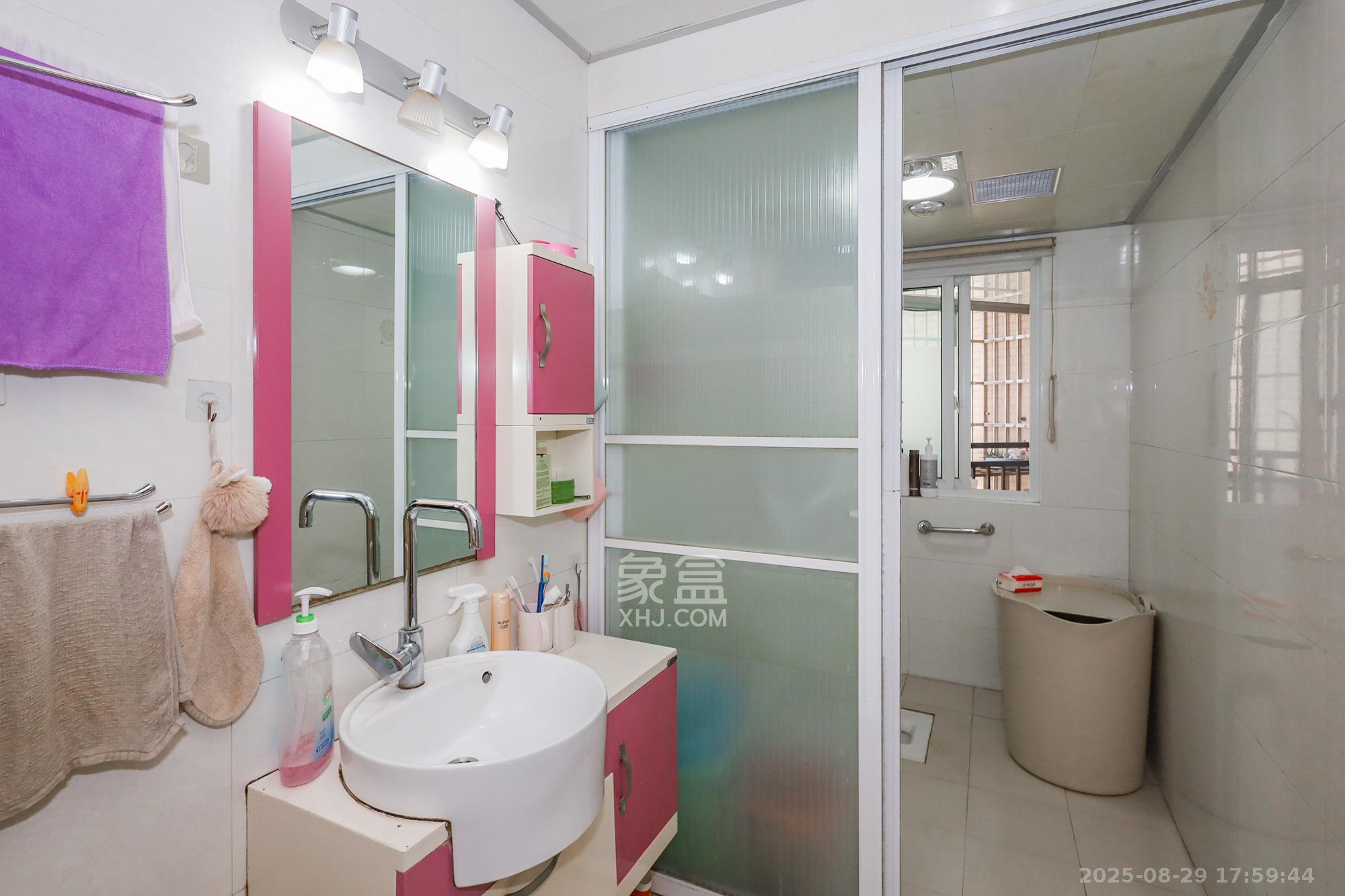 金麓西岸和苑  3室2厅1卫    71.8万 金麓西岸和苑  3室2厅1卫    71.8万卫生间