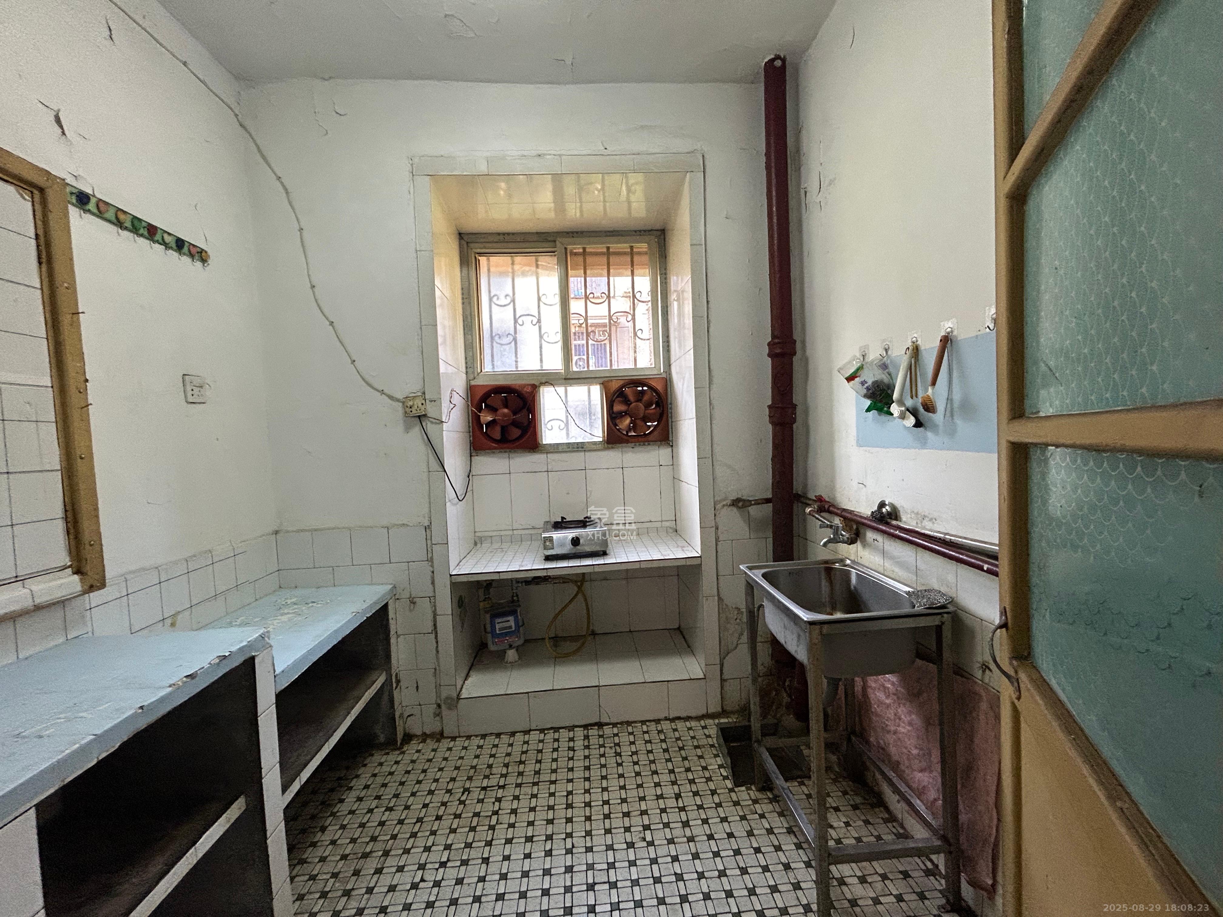 新兴小区(杨家山社区) 2室1厅1卫 1300.0元/月 新兴小区(杨家山社区) 2室1厅1卫 1300.0元/月室内图