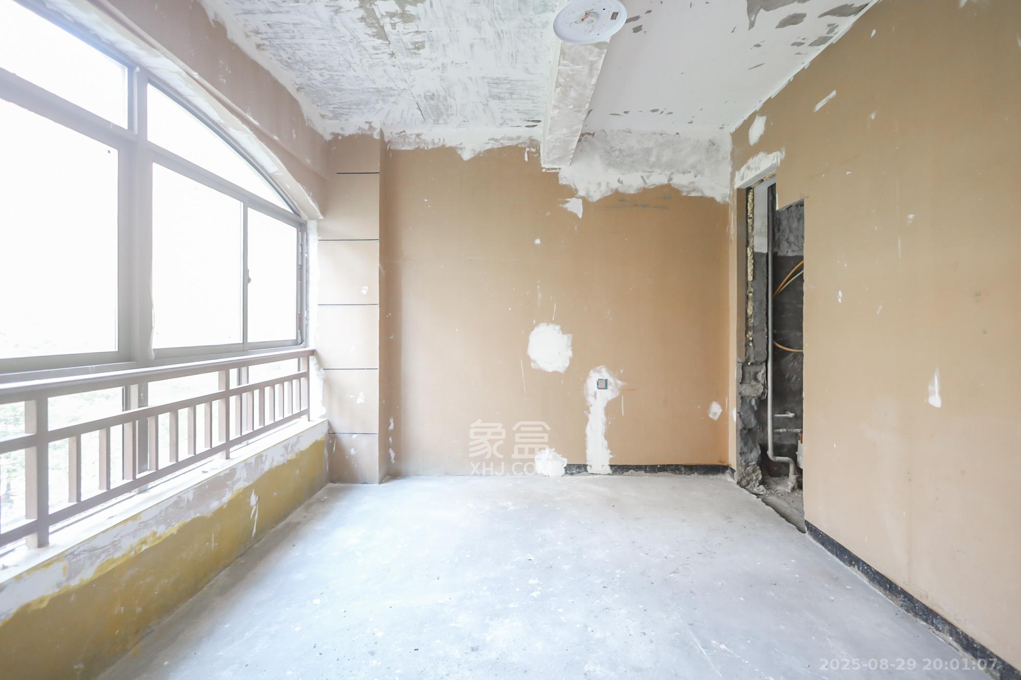 世茂铂翠湾二期 4室2厅2卫 200.0万 世茂铂翠湾二期 4室2厅2卫 200.0万卧室