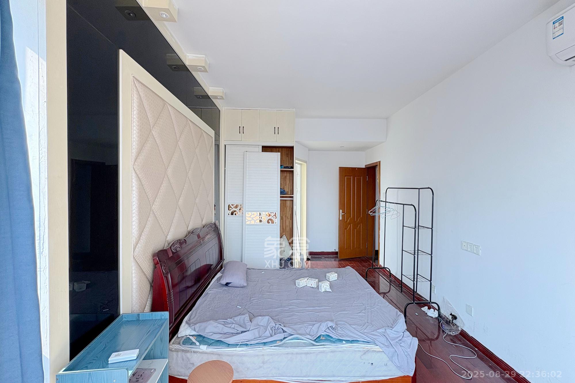 融圣国际  1室2厅1卫    165.0万 融圣国际  1室2厅1卫    165.0万卧室