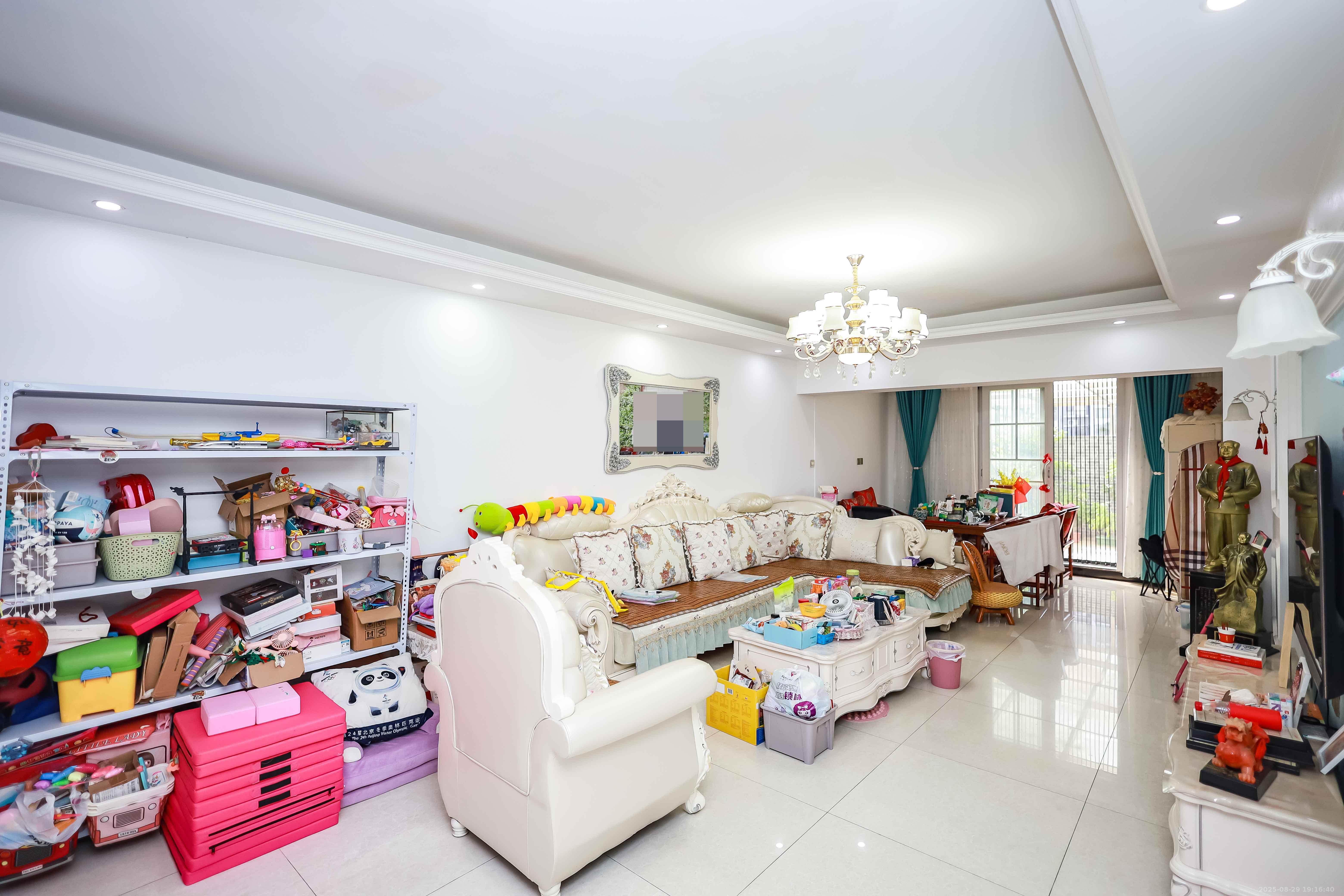 未来城科学家园  4室2厅2卫    150.0万 未来城科学家园  4室2厅2卫    150.0万客厅