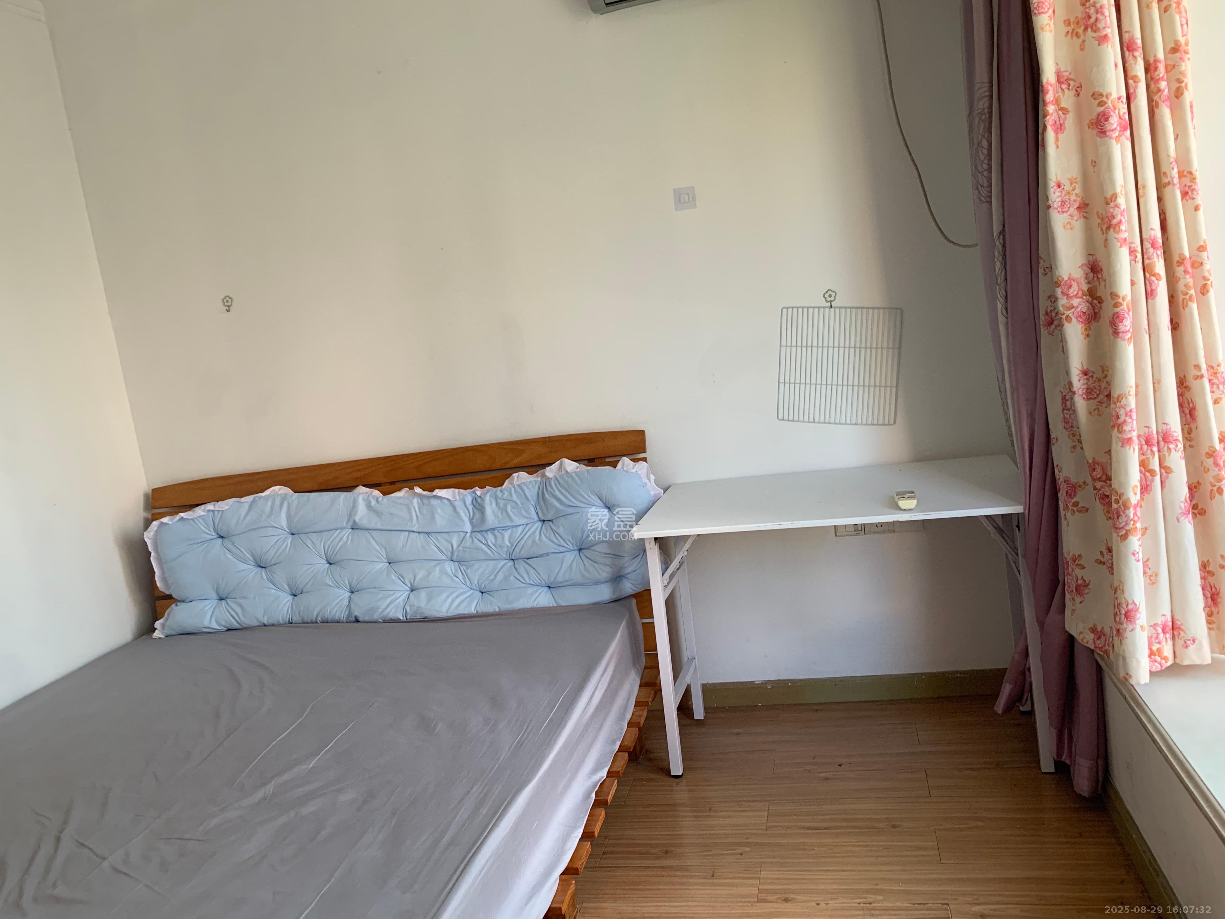 枫华府第 3室2厅2卫 1600.0元/月 枫华府第 3室2厅2卫 1600.0元/月室内图