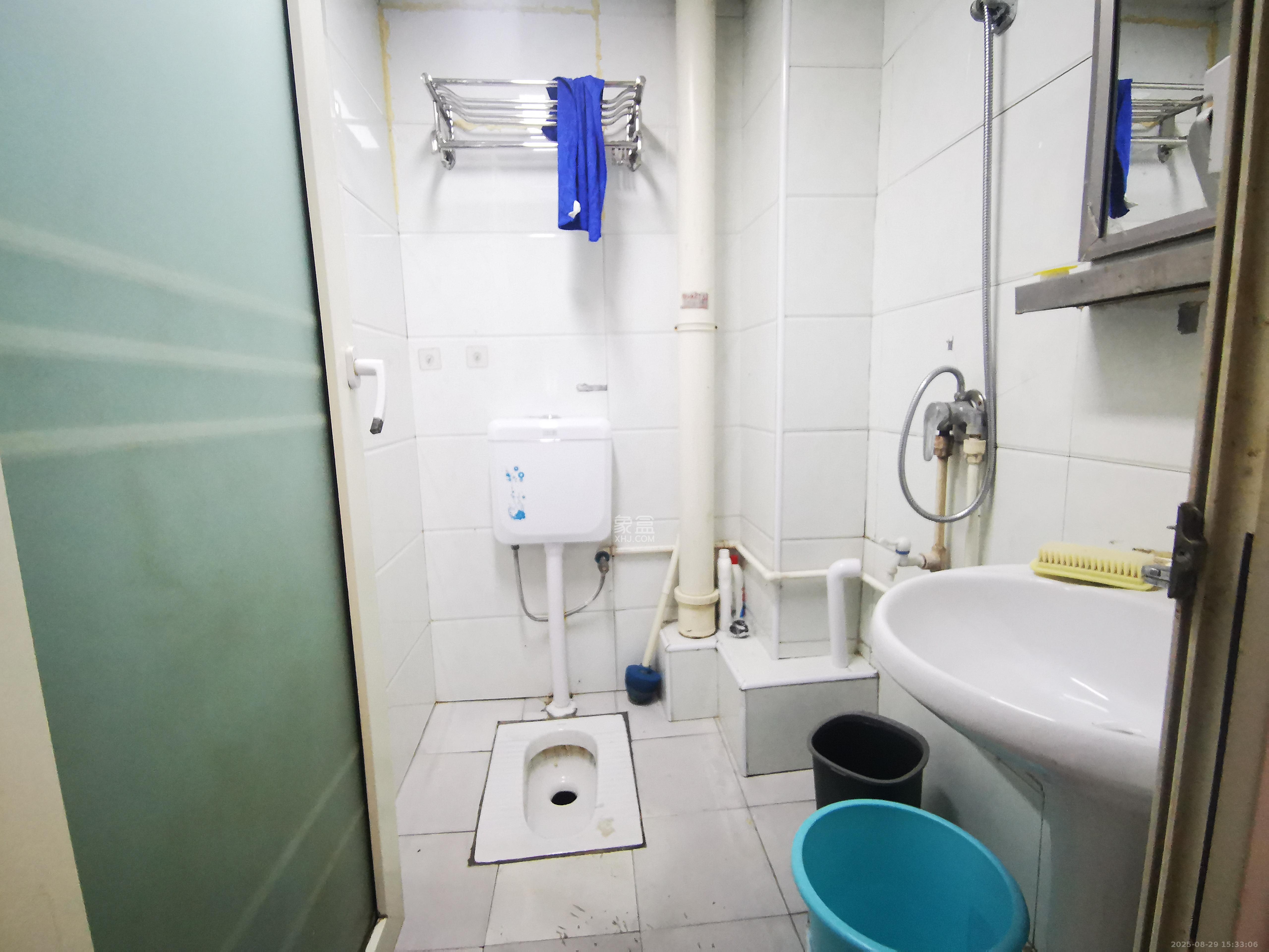 建鸿达华都（华都小户型及大华写字楼）  2室1厅1卫    2500.0元/月室内图