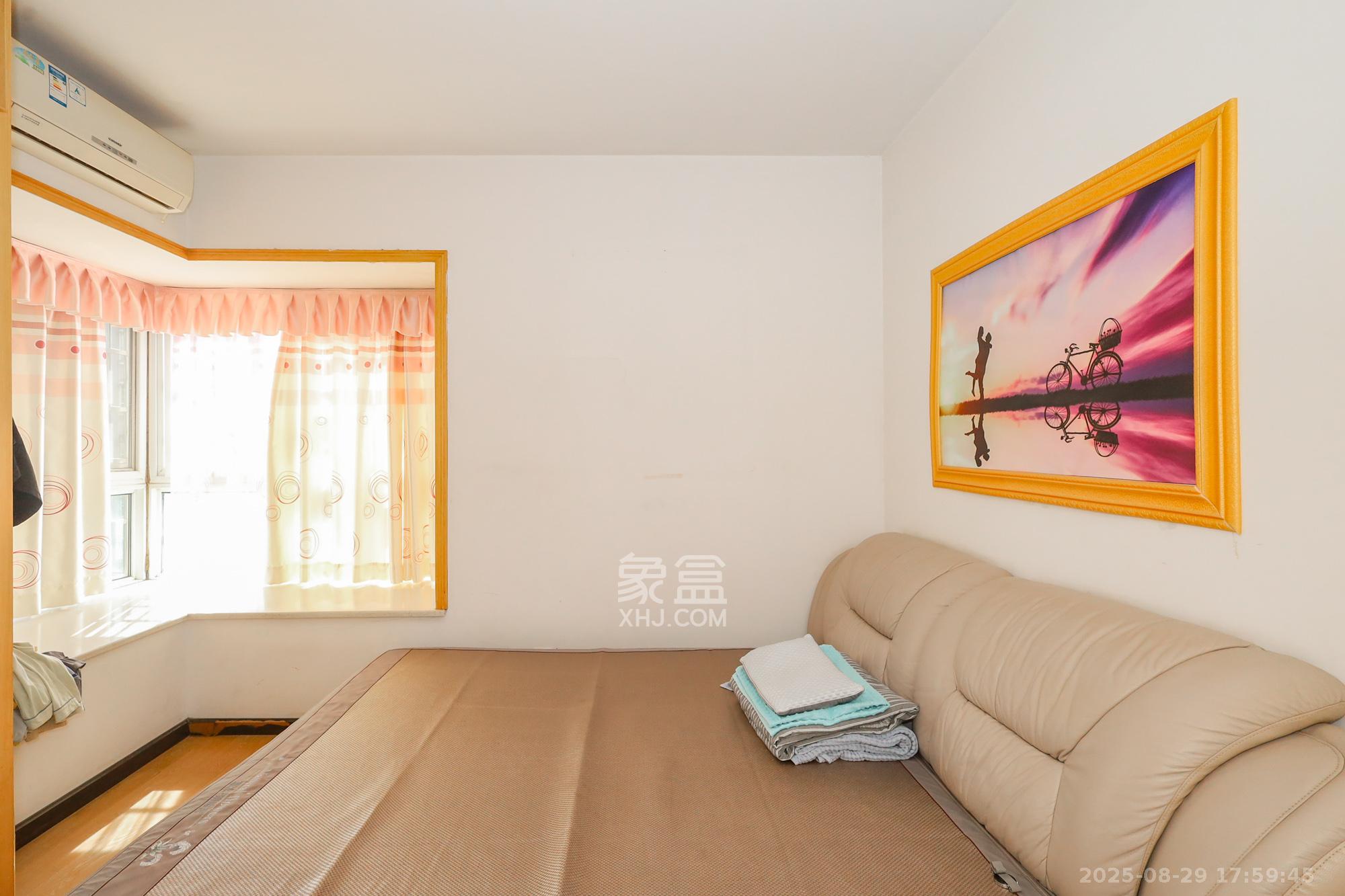 金麓西岸和苑  3室2厅1卫    71.8万 金麓西岸和苑  3室2厅1卫    71.8万卧室