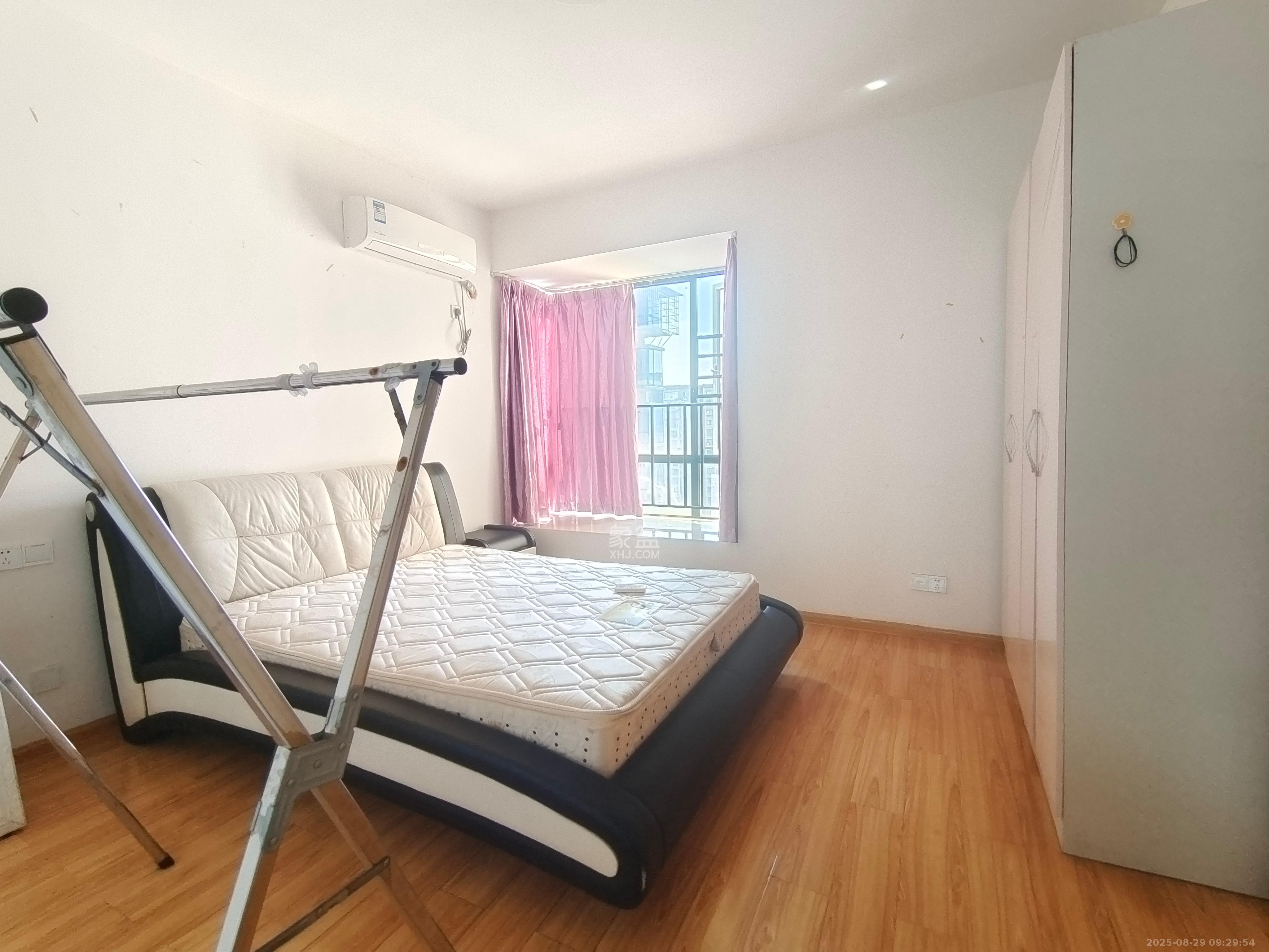 绿洲花园  2室2厅1卫    2400.0元/月 绿洲花园  2室2厅1卫    2400.0元/月室内图