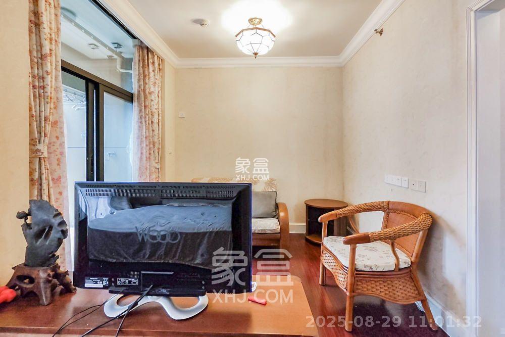 郡原广场 1室1厅1卫 1900.0元/月 郡原广场 1室1厅1卫 1900.0元/月室内图