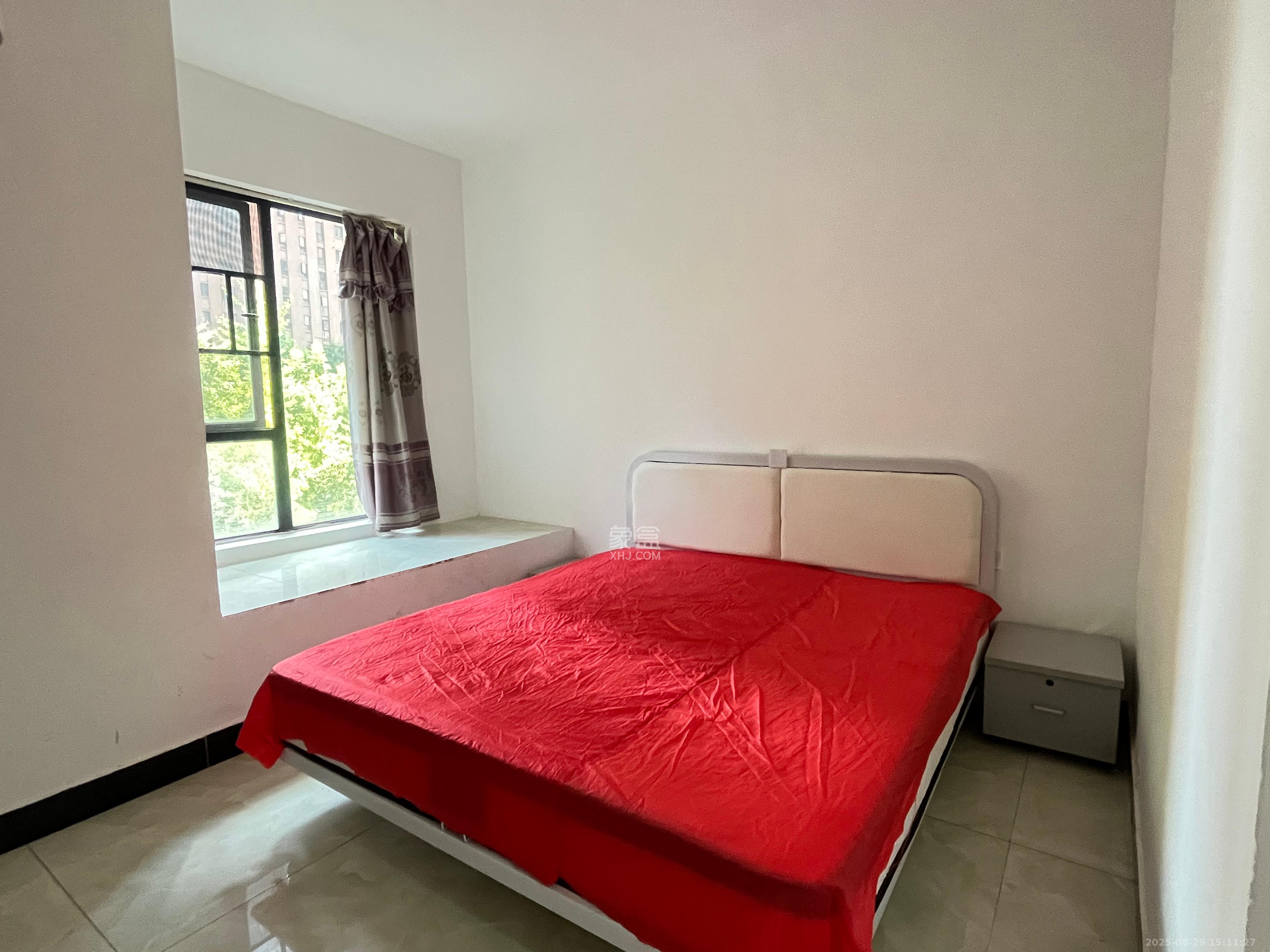 三一街区  3室2厅2卫    2000.0元/月室内图