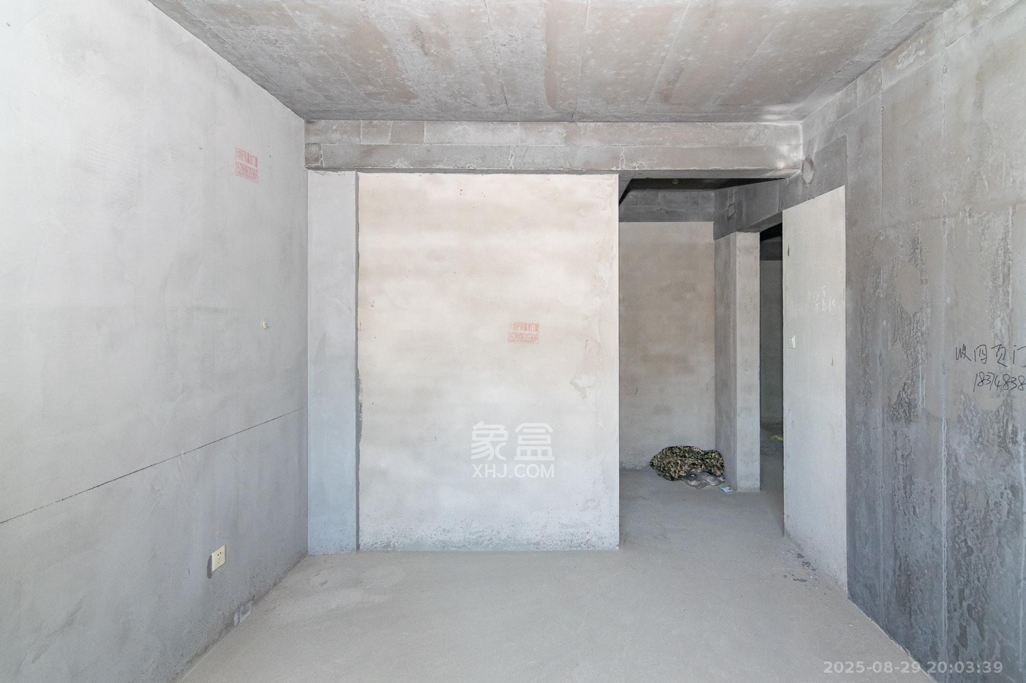 澳海月亮湾  3室2厅2卫    70.0万卧室