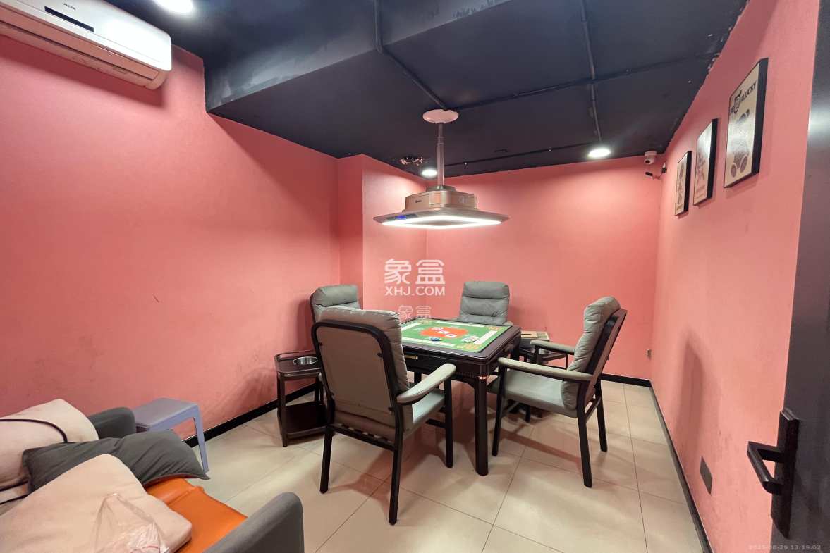 德思勤城市广场(宝格丽公寓) 6室1厅1卫 3500.0元/月 德思勤城市广场(宝格丽公寓) 6室1厅1卫 3500.0元/月室内图