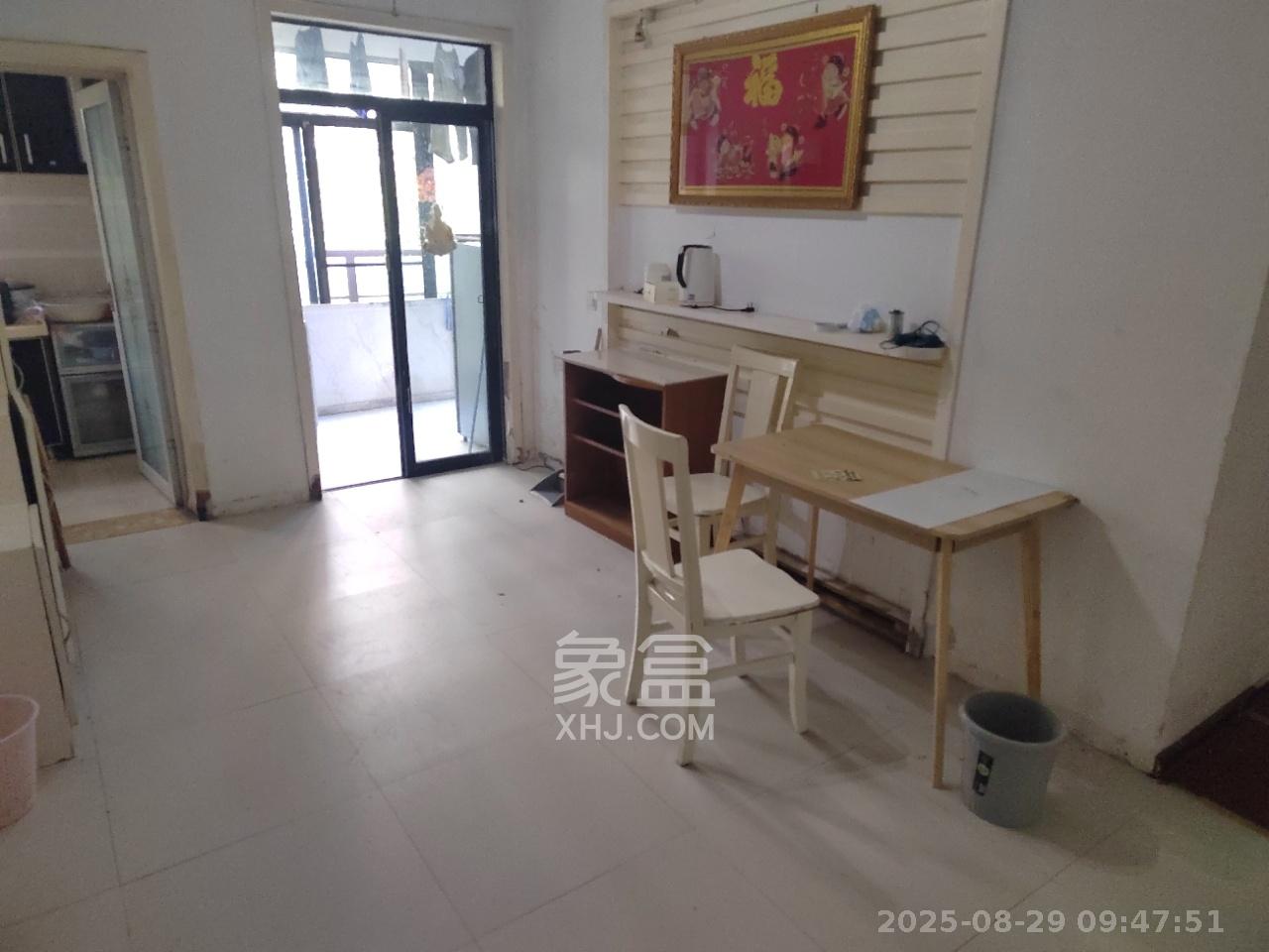 鑫远湘府华城  4室2厅1卫    1100.0元/月室内图