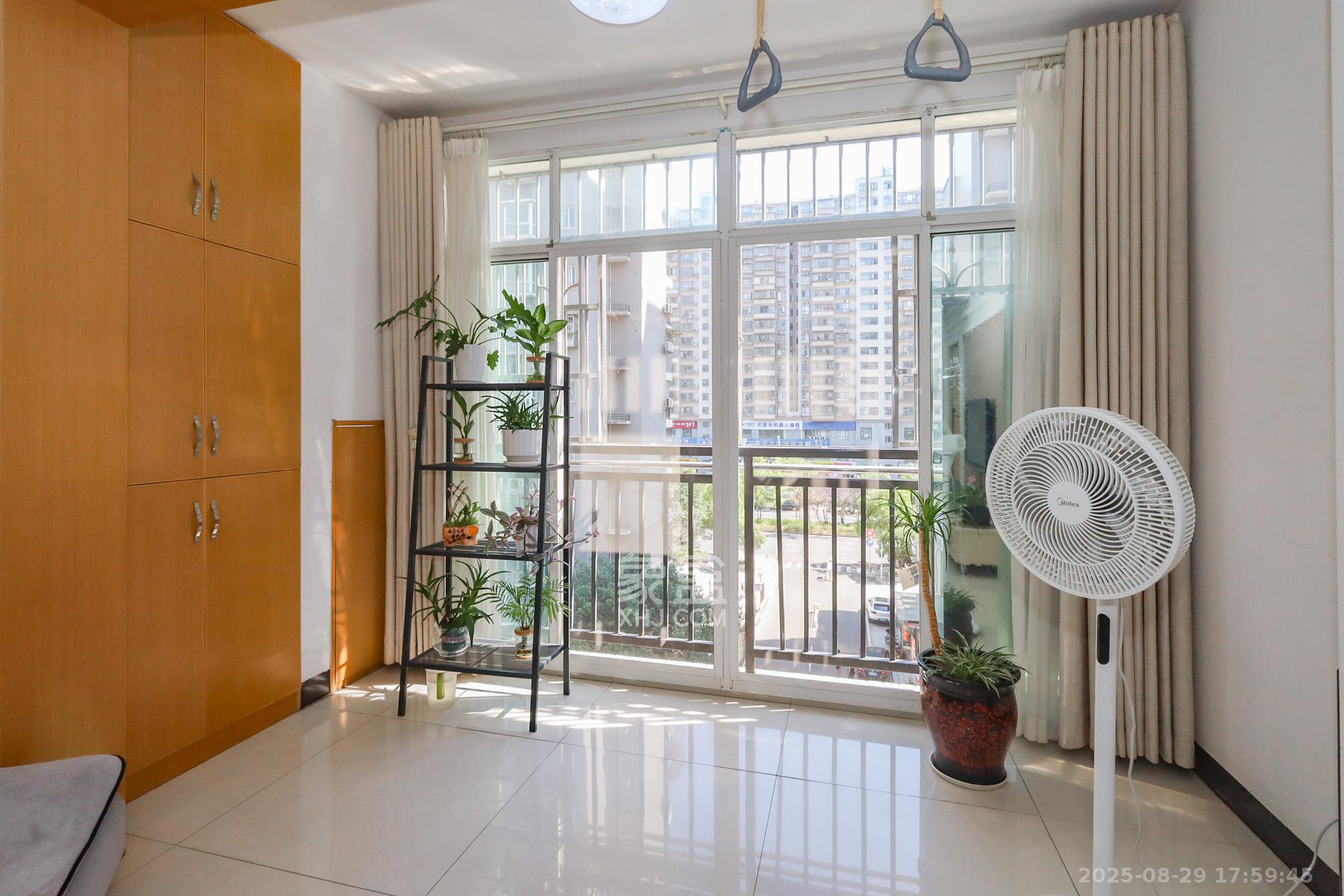 金麓西岸和苑  3室2厅1卫    71.8万 金麓西岸和苑  3室2厅1卫    71.8万阳台