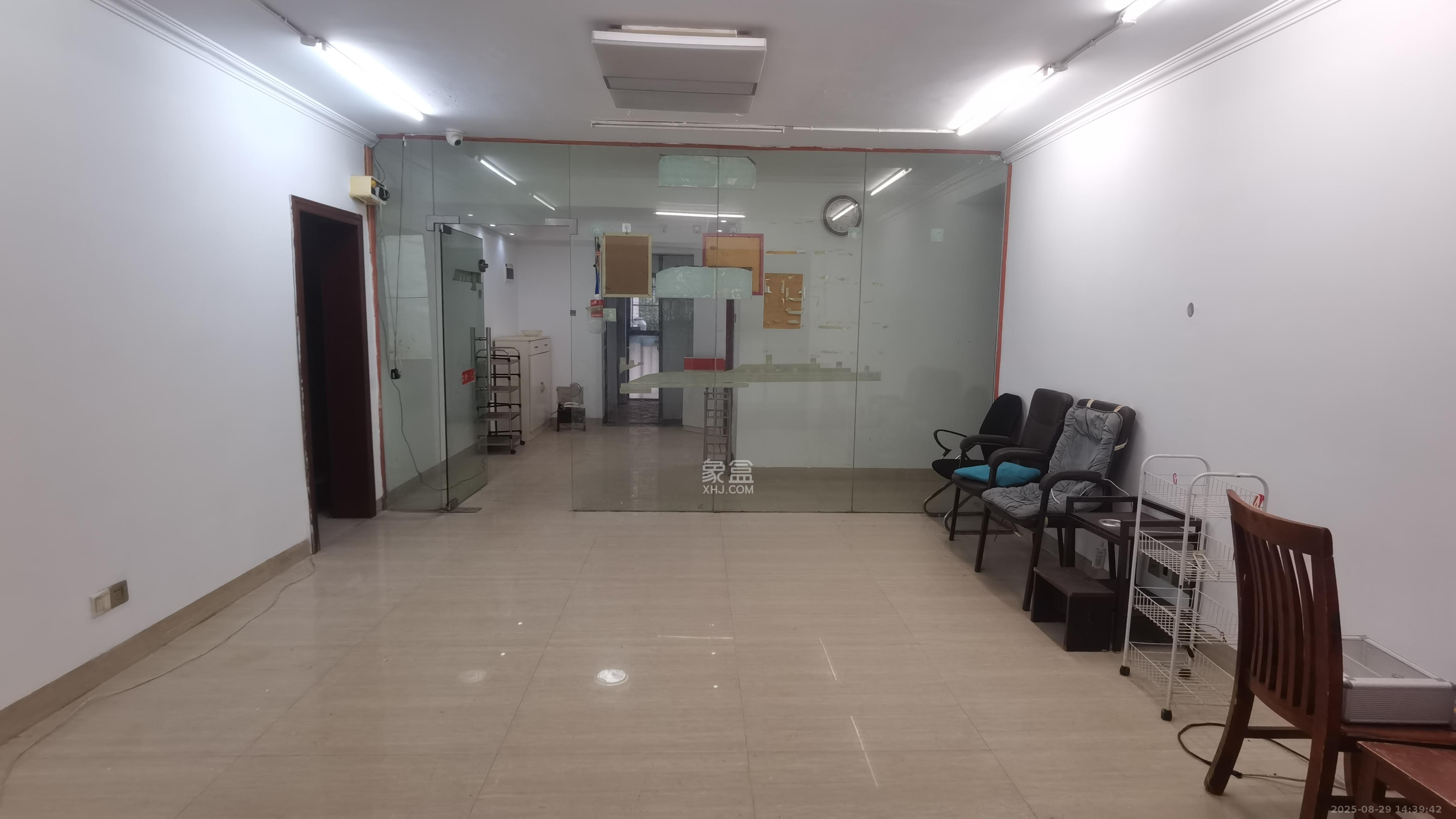 清政园(青政家园) 1室2厅2卫 2300.0元/月 清政园(青政家园) 1室2厅2卫 2300.0元/月室内图