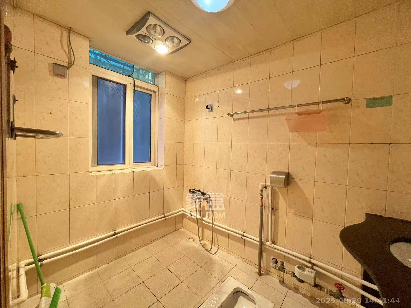 荷花园电信宿舍(天辰荷花苑)  1室1厅1卫    1800.0元/月 荷花园电信宿舍(天辰荷花苑)  1室1厅1卫    1800.0元/月室内图