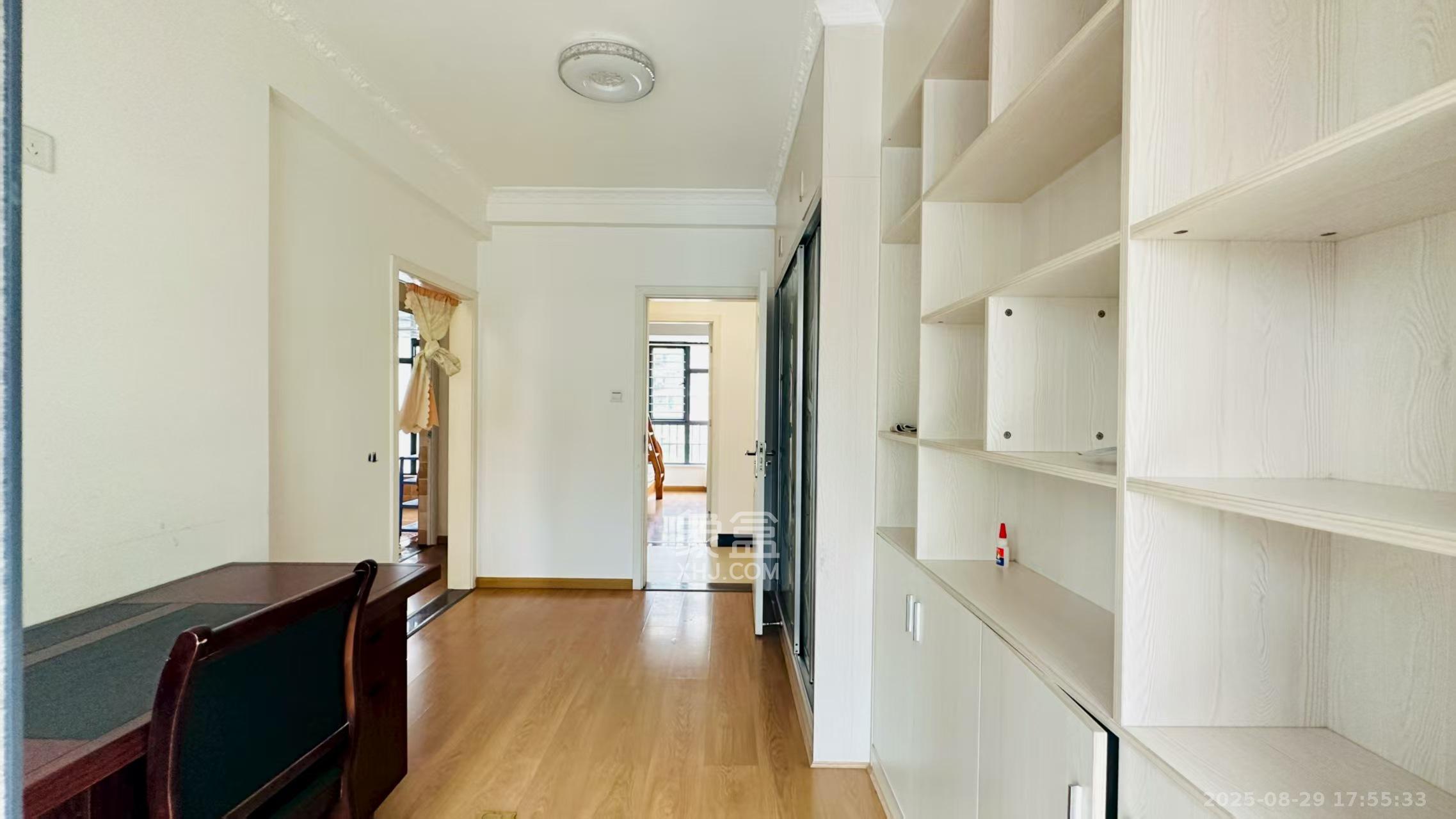 勤诚达新界  4室2厅1卫    2100.0元/月室内图