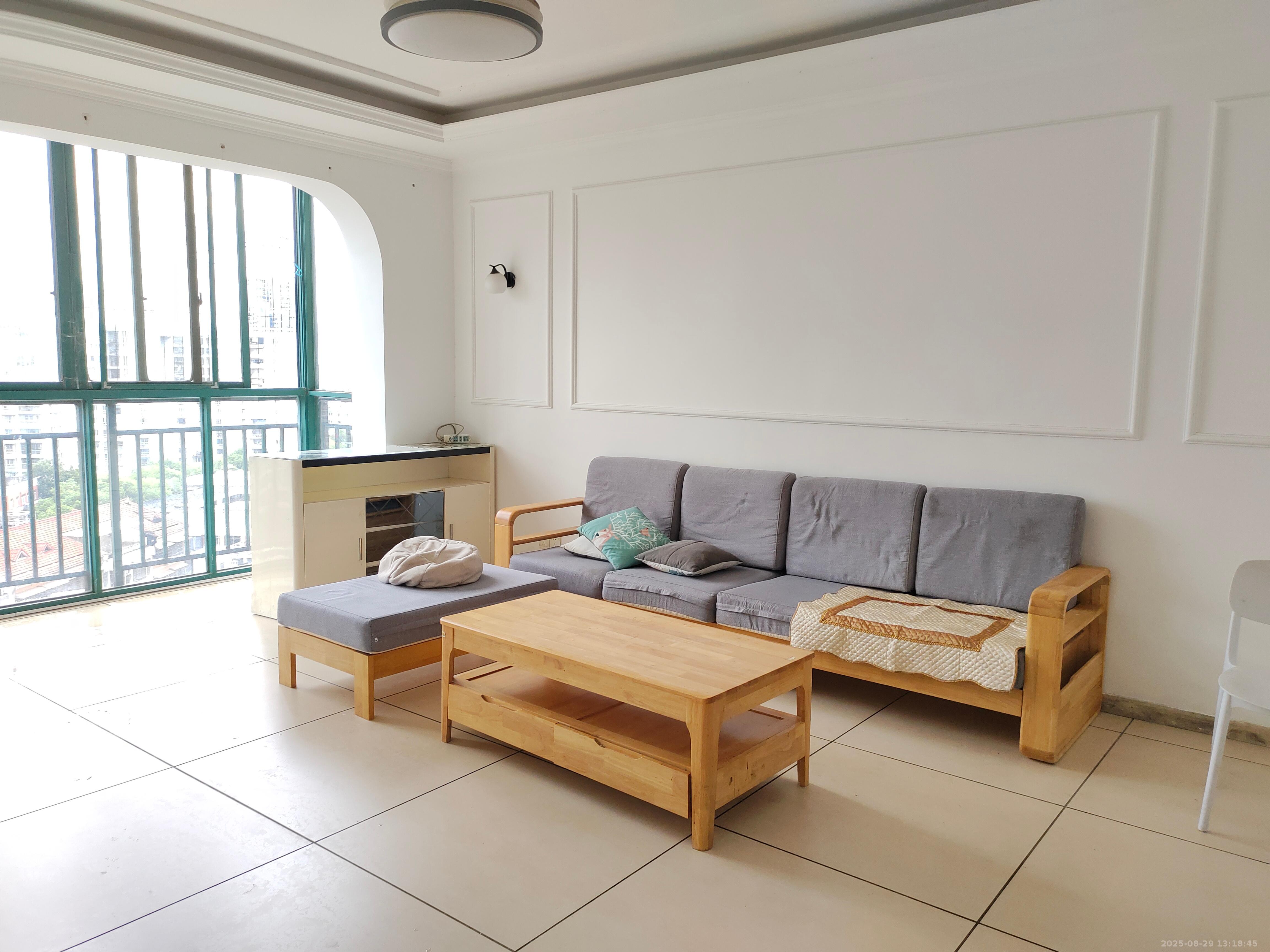 西域名邸 3室2厅2卫 1800.0元/月 西域名邸 3室2厅2卫 1800.0元/月室内图