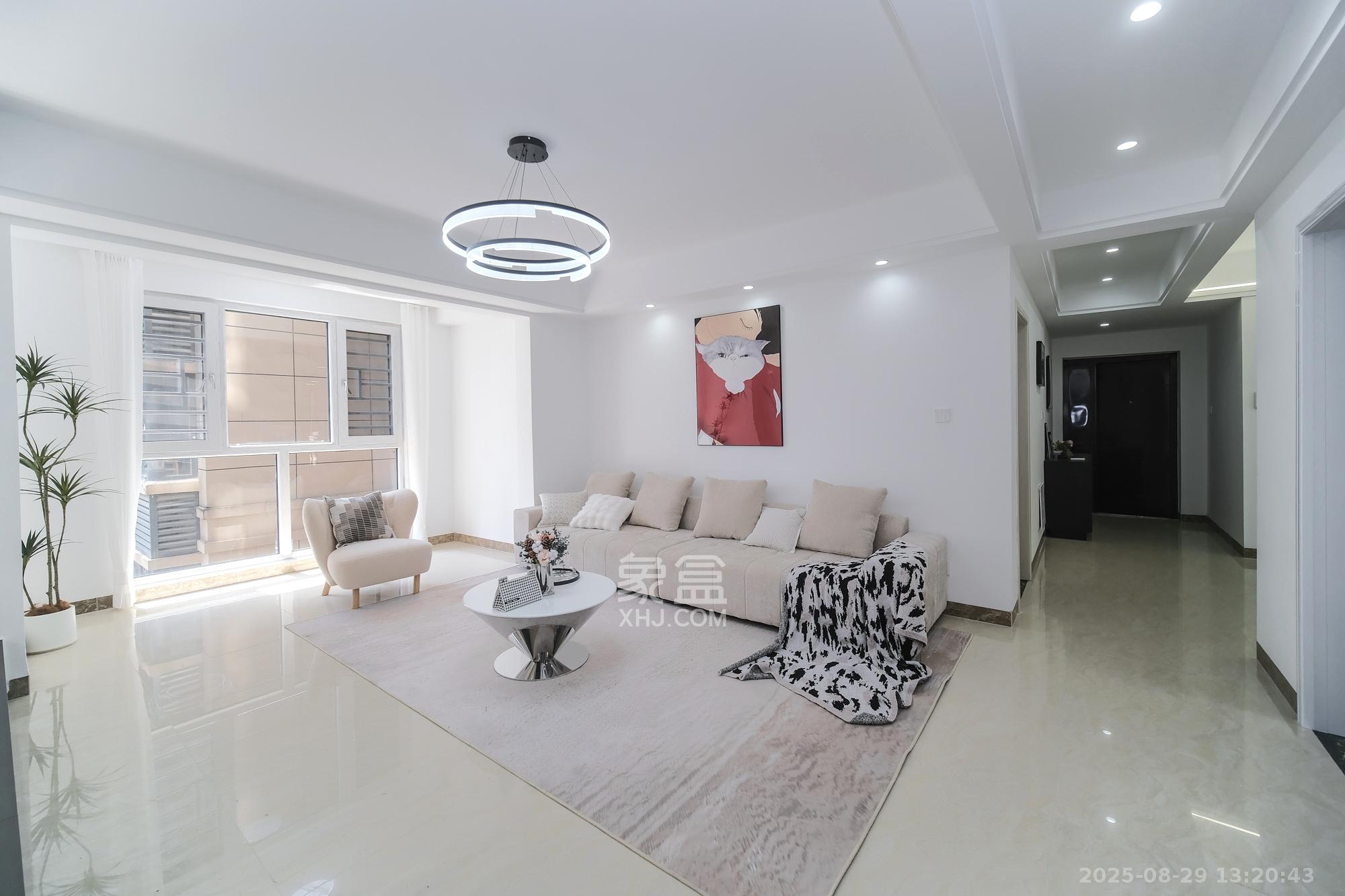 荣盛花语城 4室2厅2卫 98.8万 荣盛花语城 4室2厅2卫 98.8万客厅