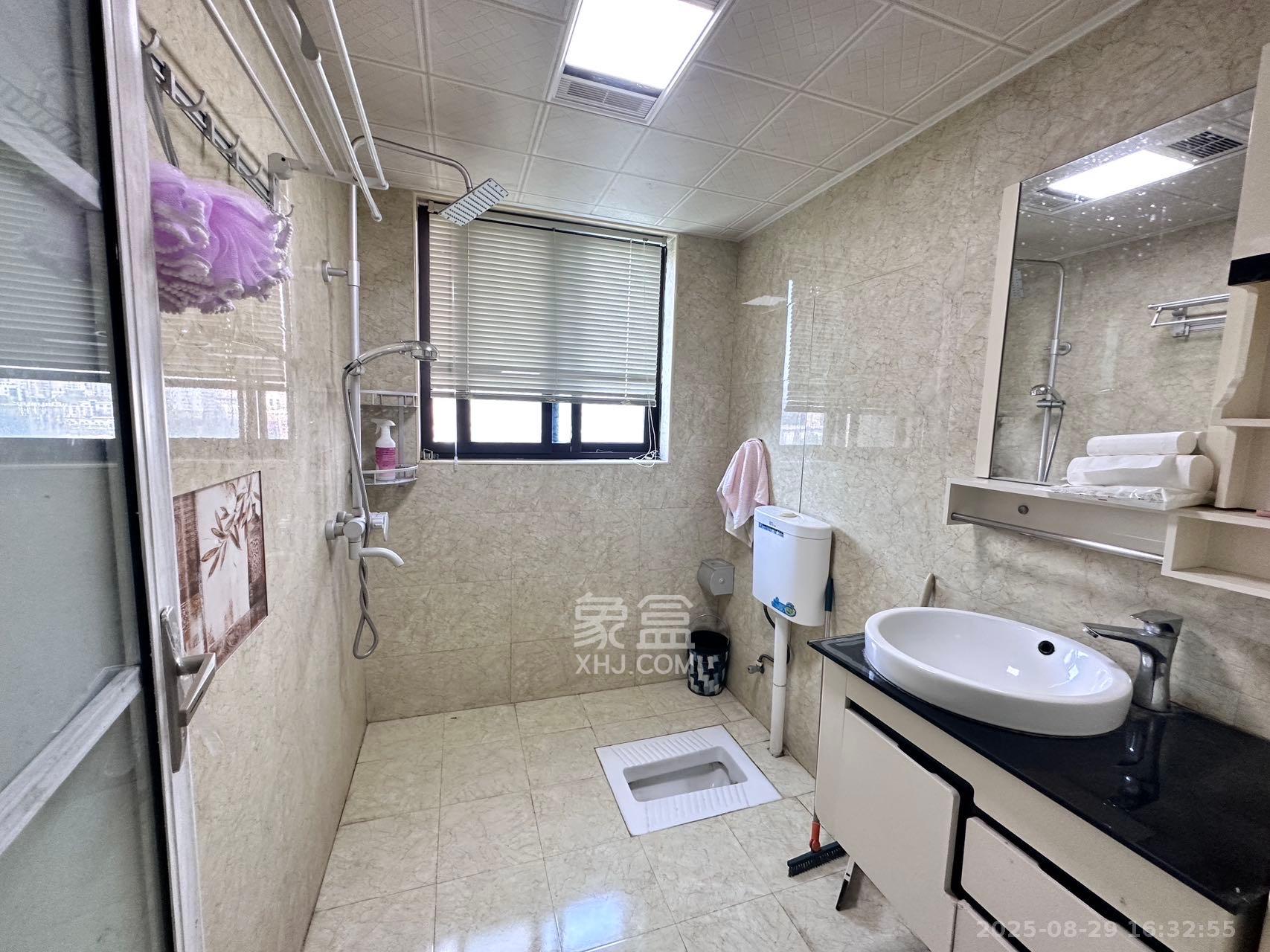 天下一家  3室2厅1卫   2800.00元/月室内图