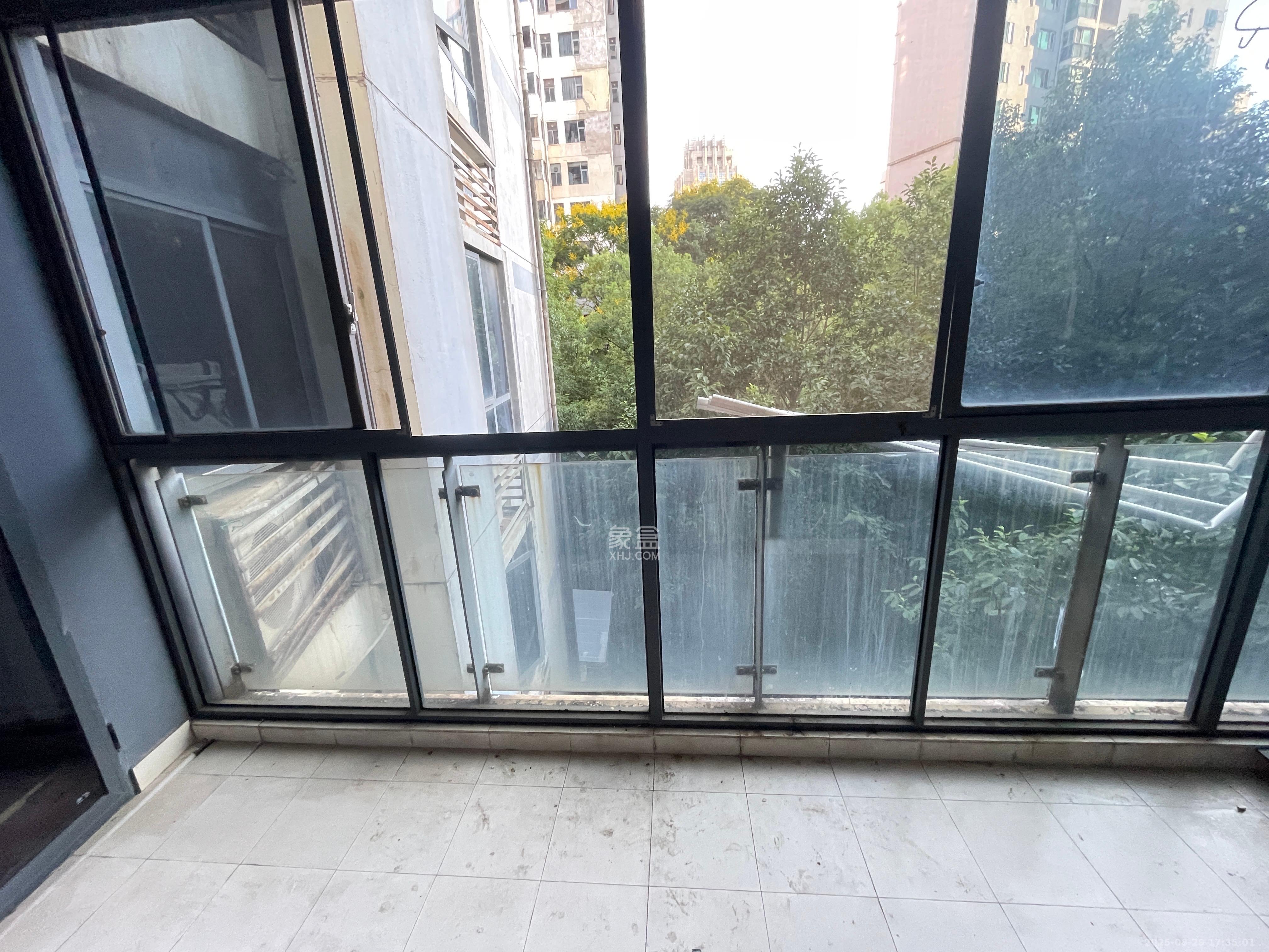 珠江花城二期扶水岸  3室2厅2卫    2500.0元/月 珠江花城二期扶水岸  3室2厅2卫    2500.0元/月室内图