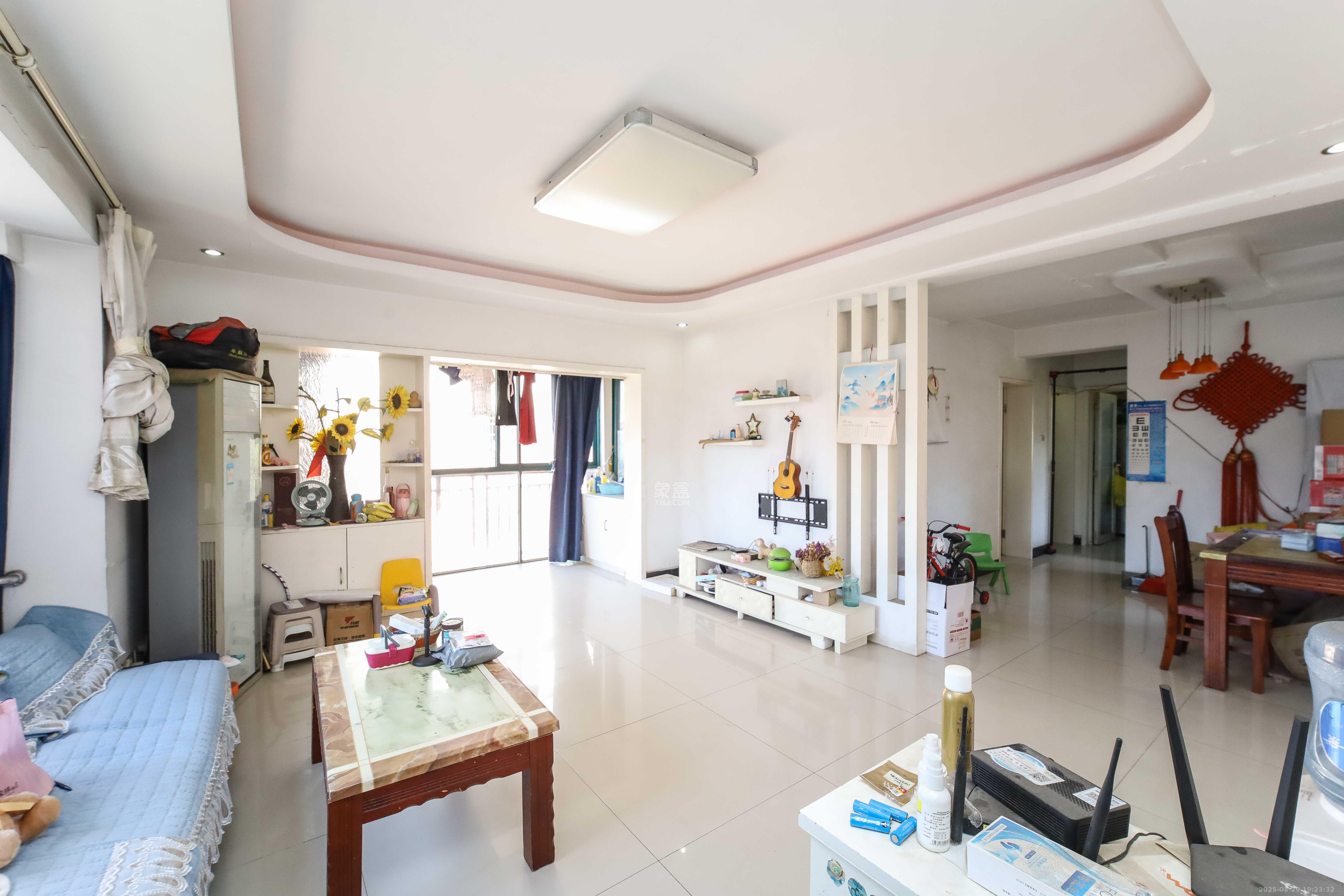 东方新城 2室2厅1卫 63.0万 东方新城 2室2厅1卫 63.0万客厅