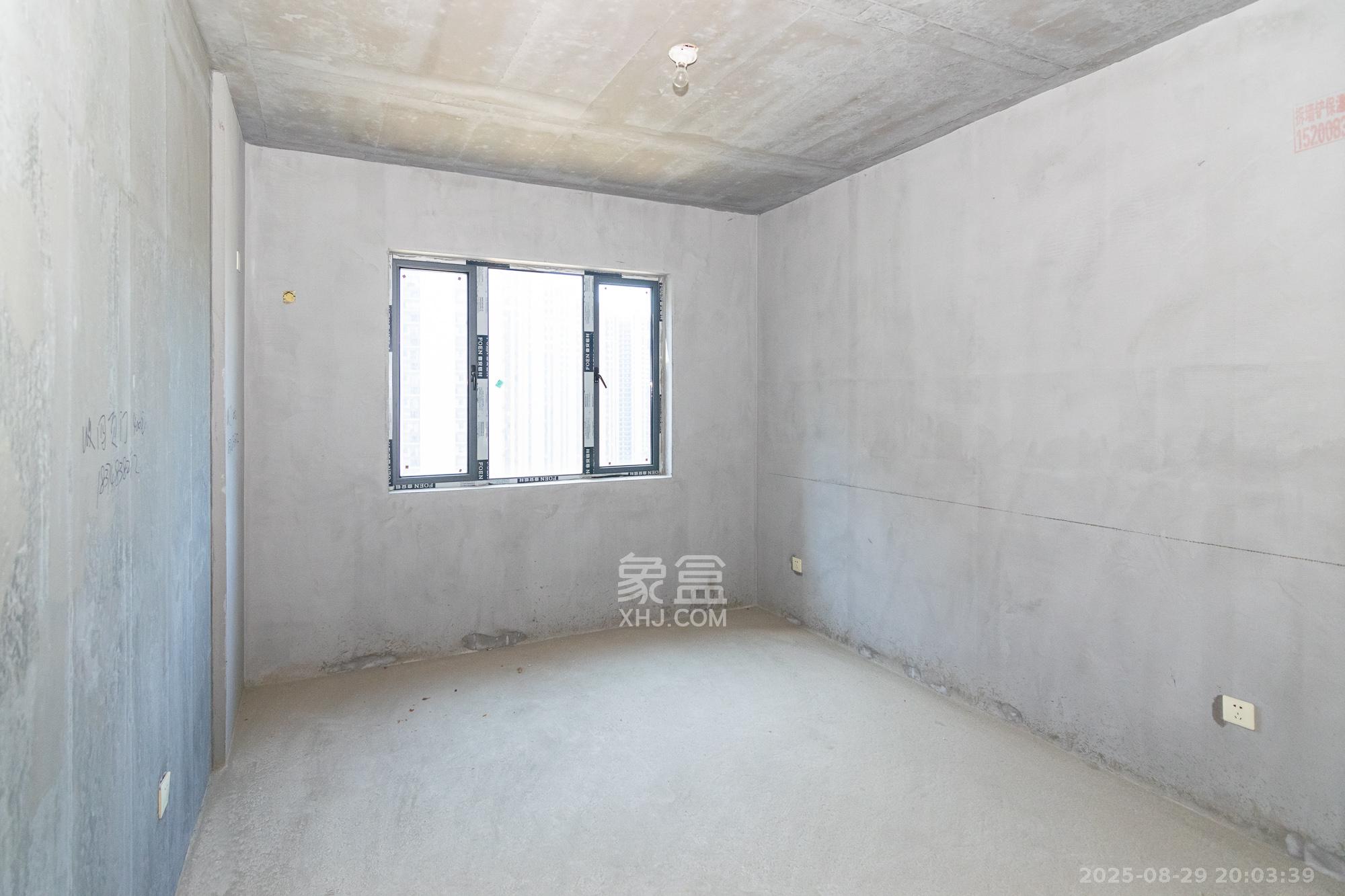 澳海月亮湾  3室2厅2卫    70.0万卧室