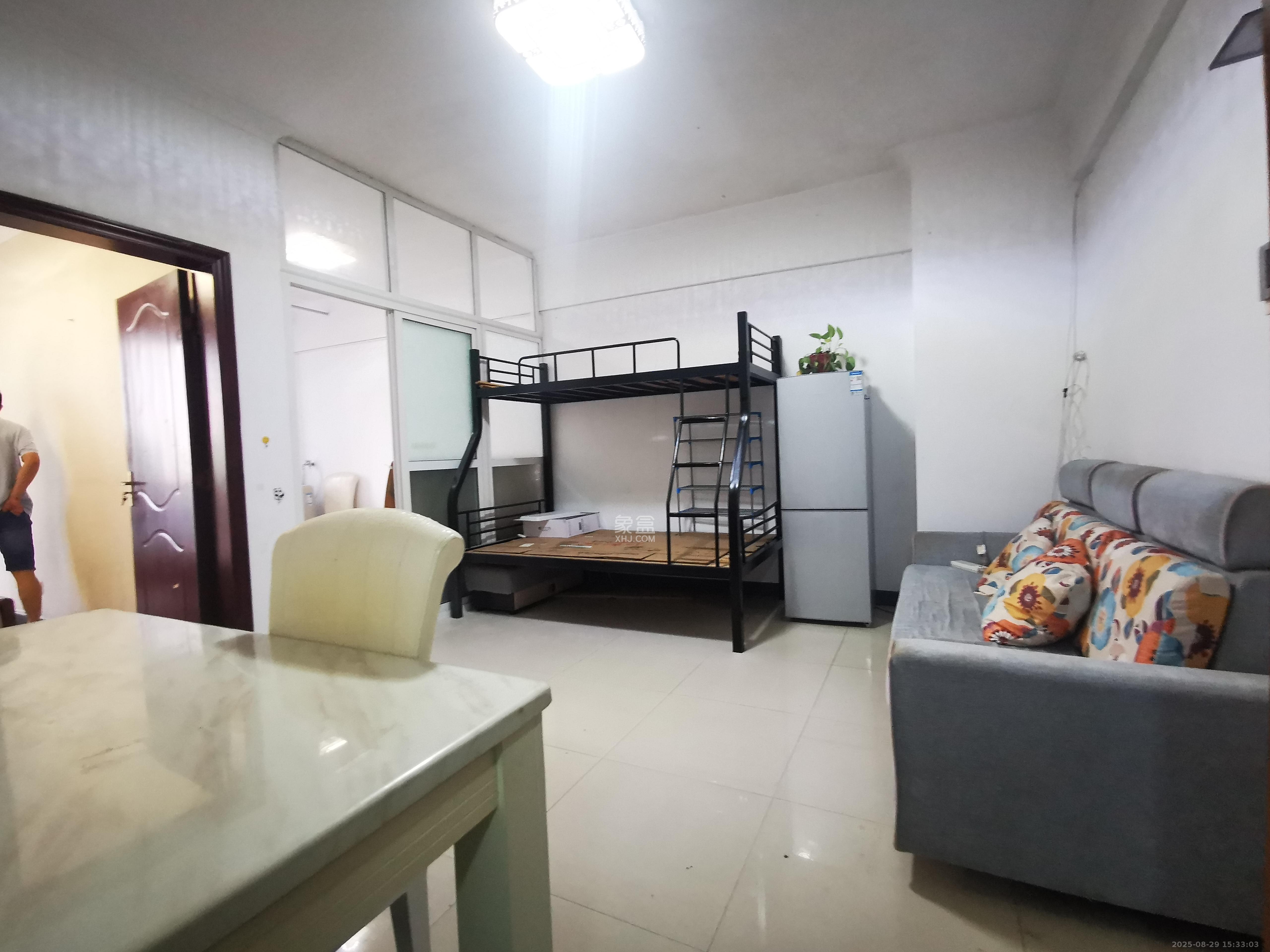 建鸿达华都（华都小户型及大华写字楼）  2室1厅1卫    2500.0元/月室内图