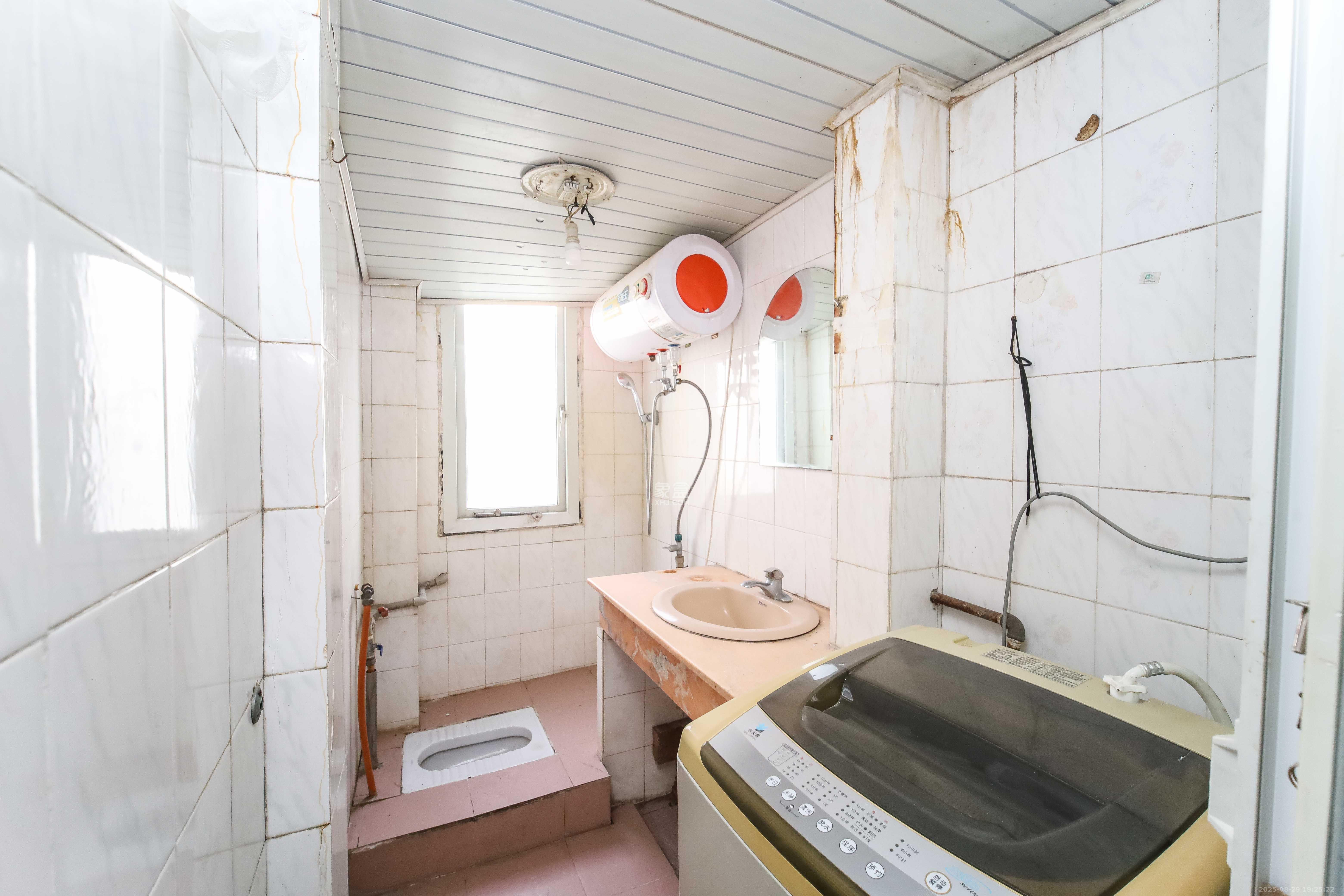 省进出口公司宿舍  3室2厅1卫    37.5万卫生间